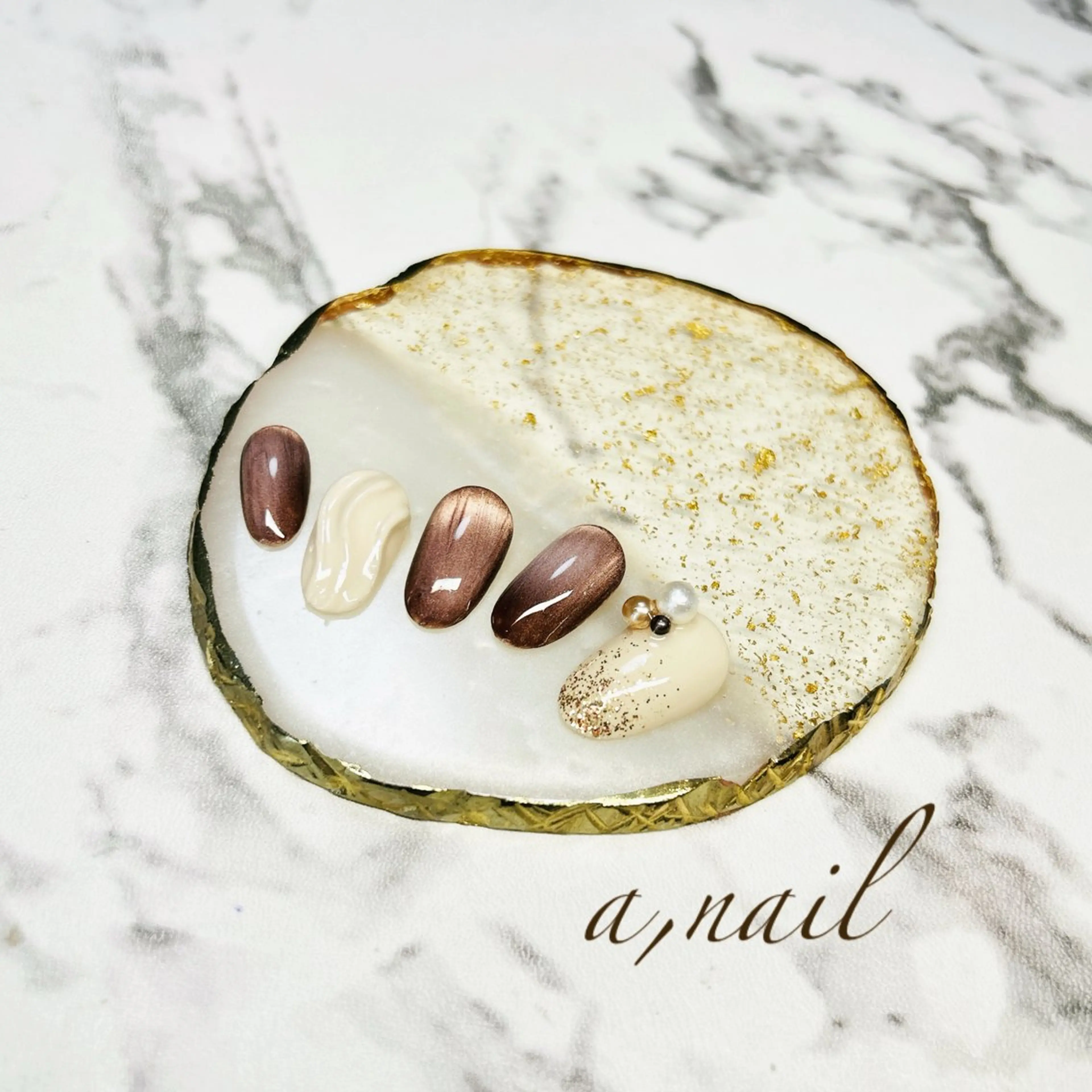 ネイル ジェルネイル グラデーション ラメ(グリッター) ラメグラデーション マグネットネイル ハンドネイル ネイルサロン エーネイルのネイルデザイン