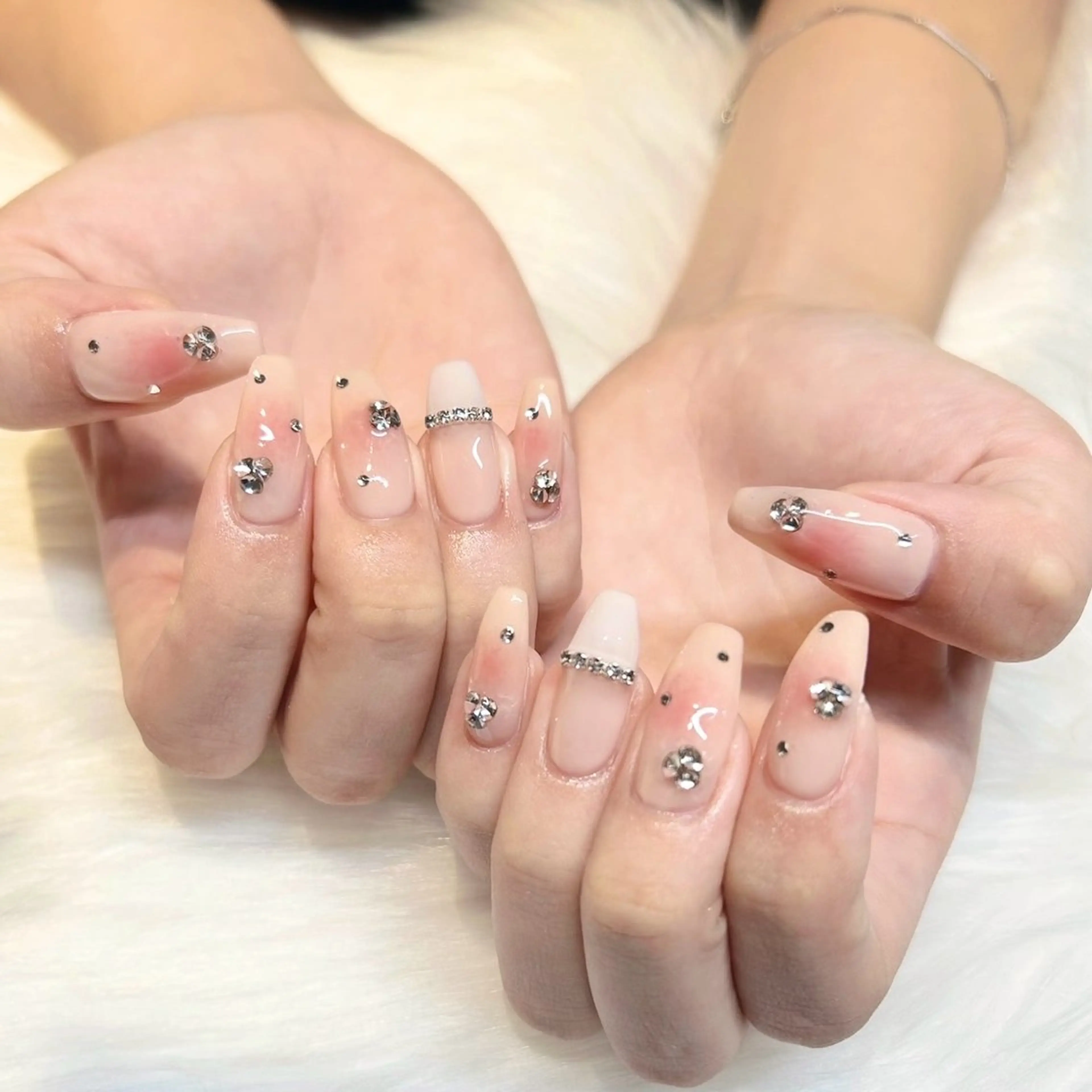 ネイル チークネイル キラキラネイル ロングネイル ワンホンネイル ハンドネイル ぷりゅねる 心斎橋のネイルデザイン