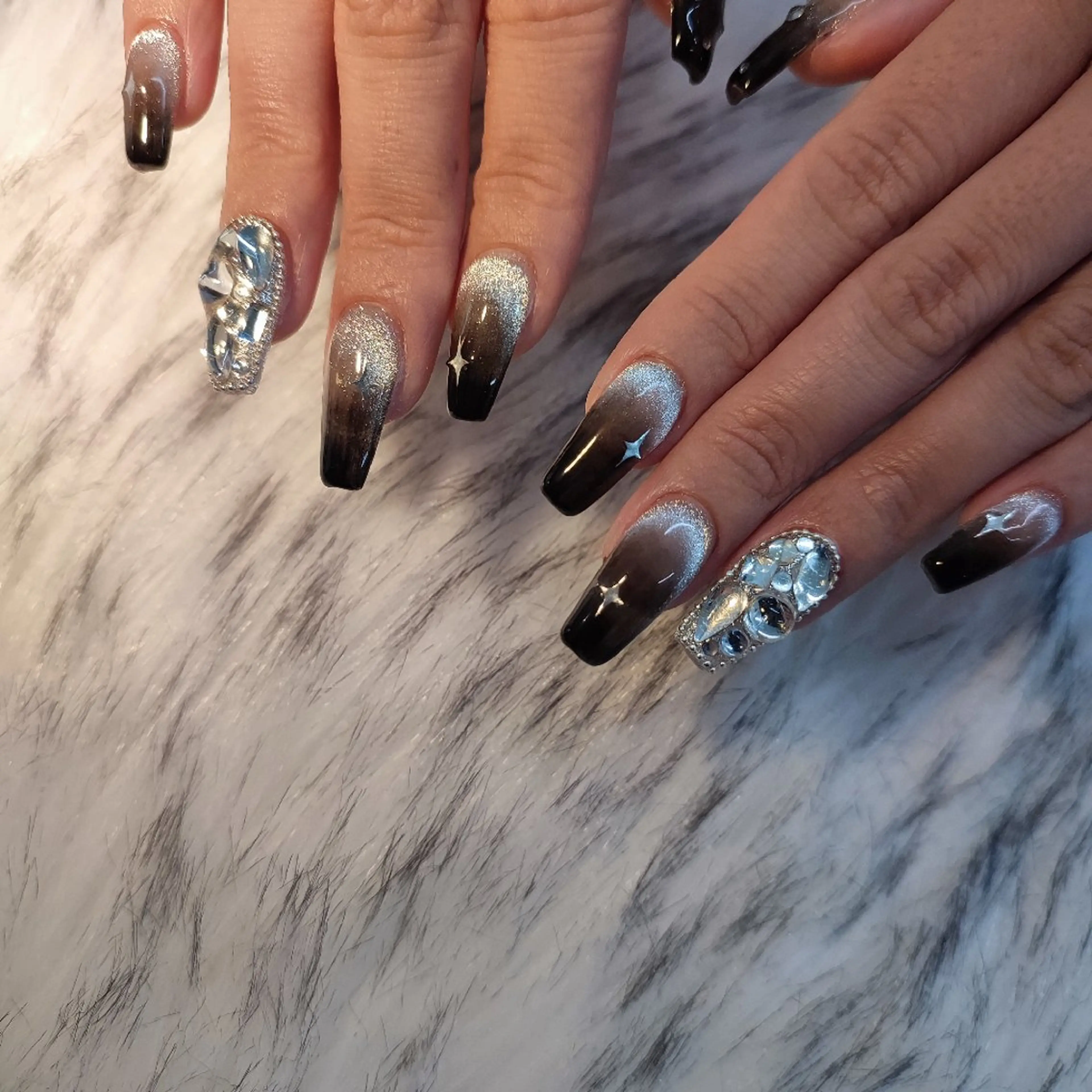 ネイル ハンドネイル RUNWAY 　　の眉毛・アイブロウイメージ