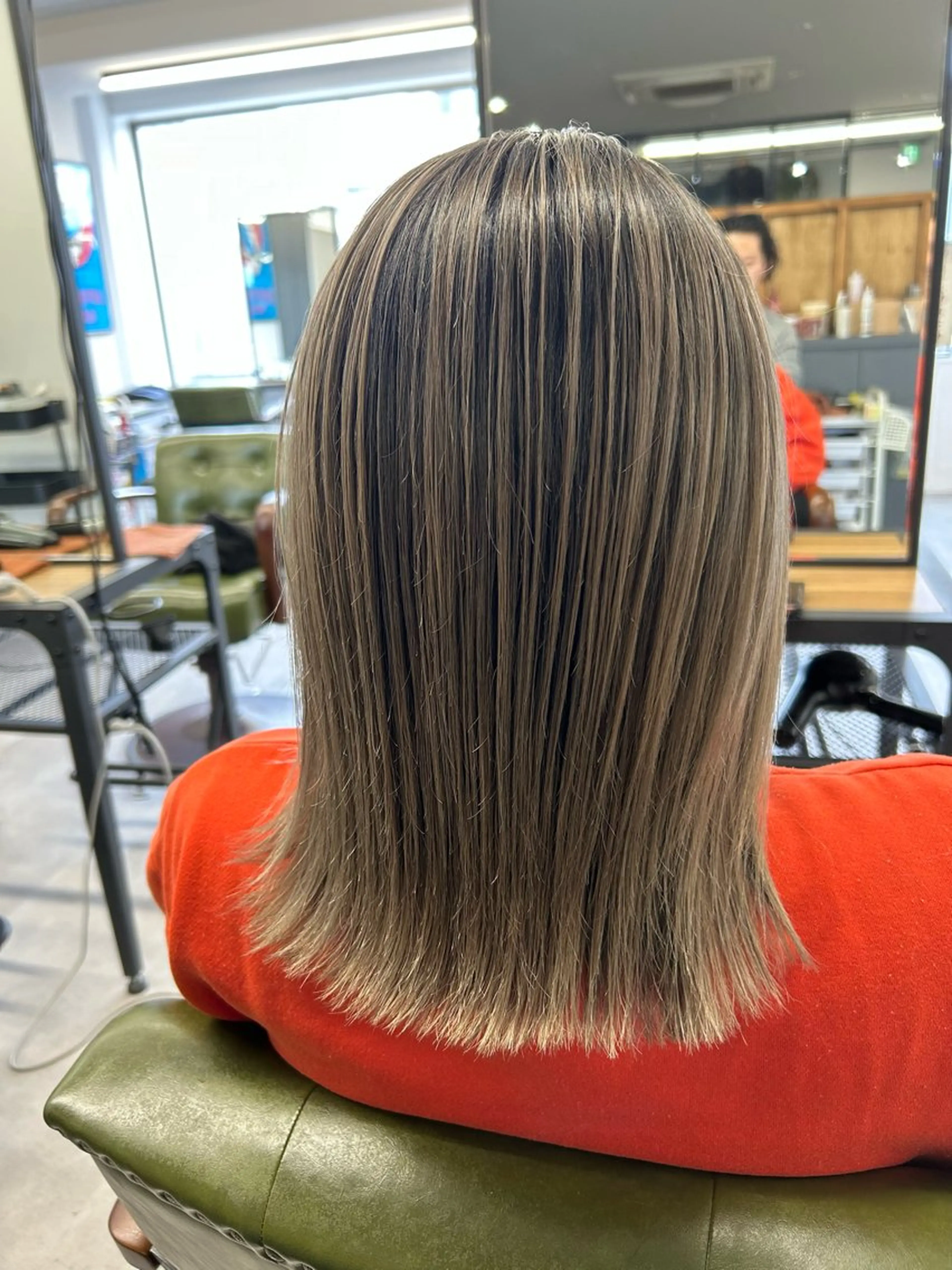 セミロング カラー バレイヤージュ レイヤーカット カット ヘアカラー トリートメント SHAFT Ieiriのヘアスタイル