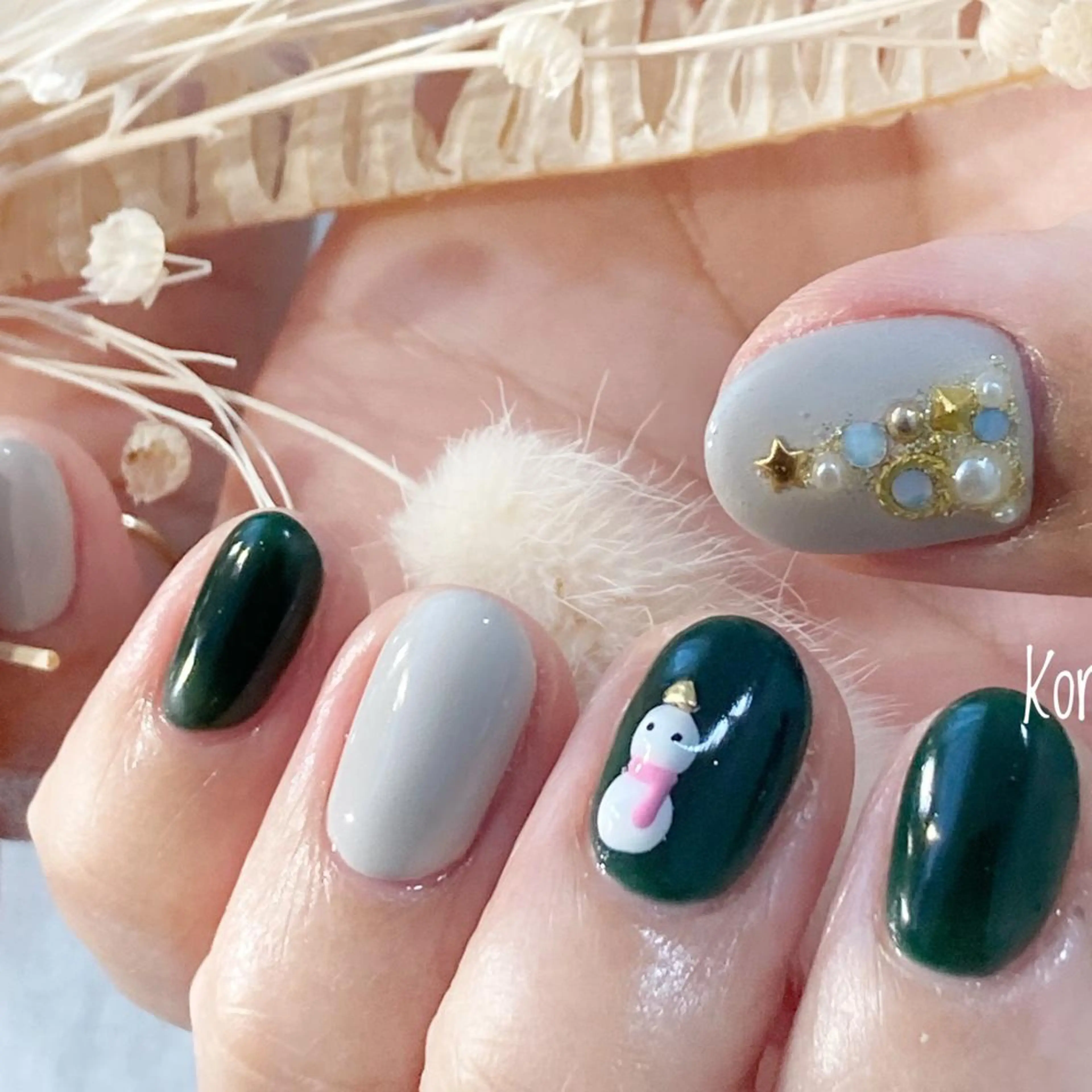 ネイル アートネイル グリーン 冬ネイル クリスマス ハンドネイル おうちのネイルサロン　konpeiTou〜こんぺいとう〜所属・おうちのネイルサロン KonpeiTouのネイルデザイン