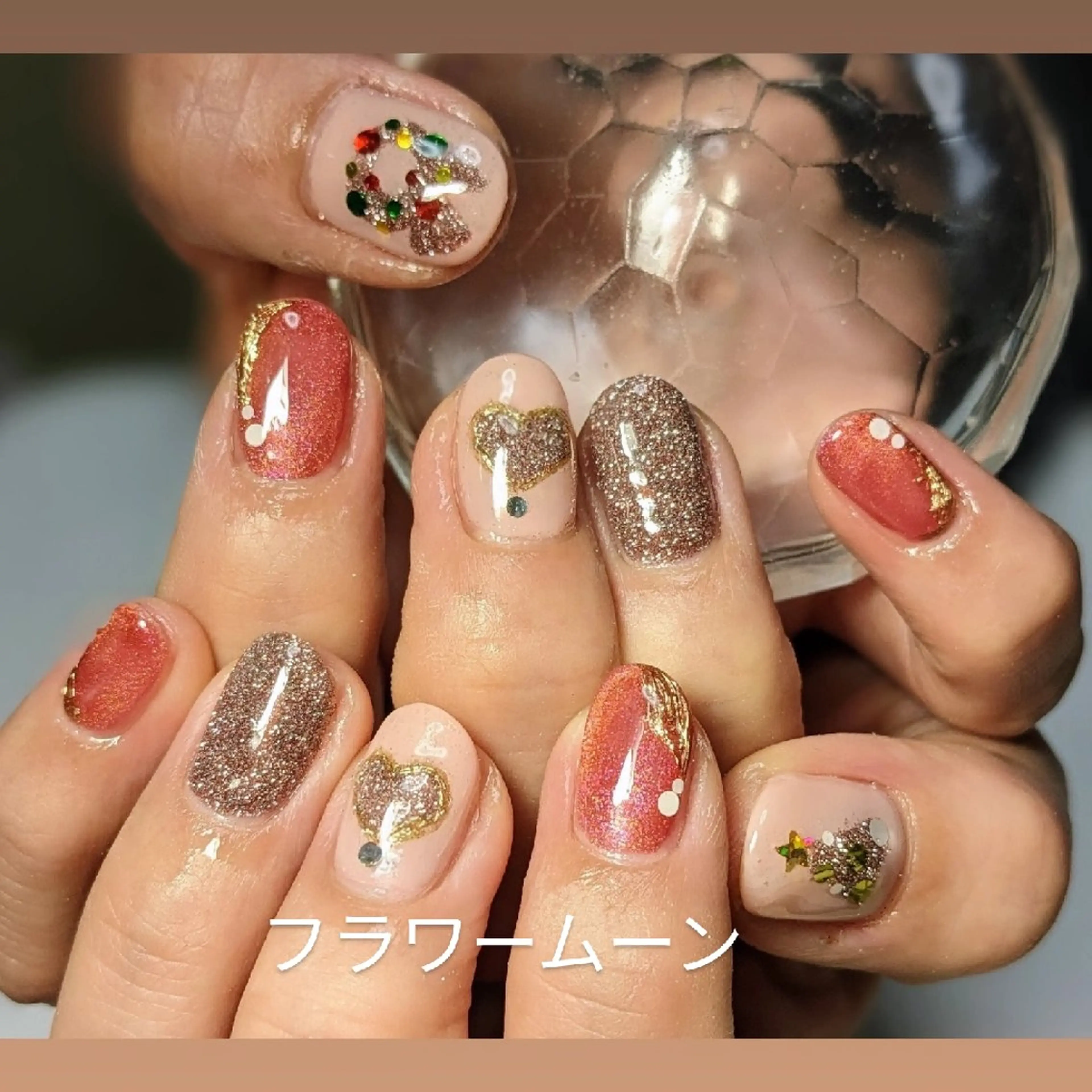 ネイル フラッシュネイル ミラーネイル 冬ネイル クリスマス ハンドネイル ハンドケア フラワー ムーンのネイルデザイン