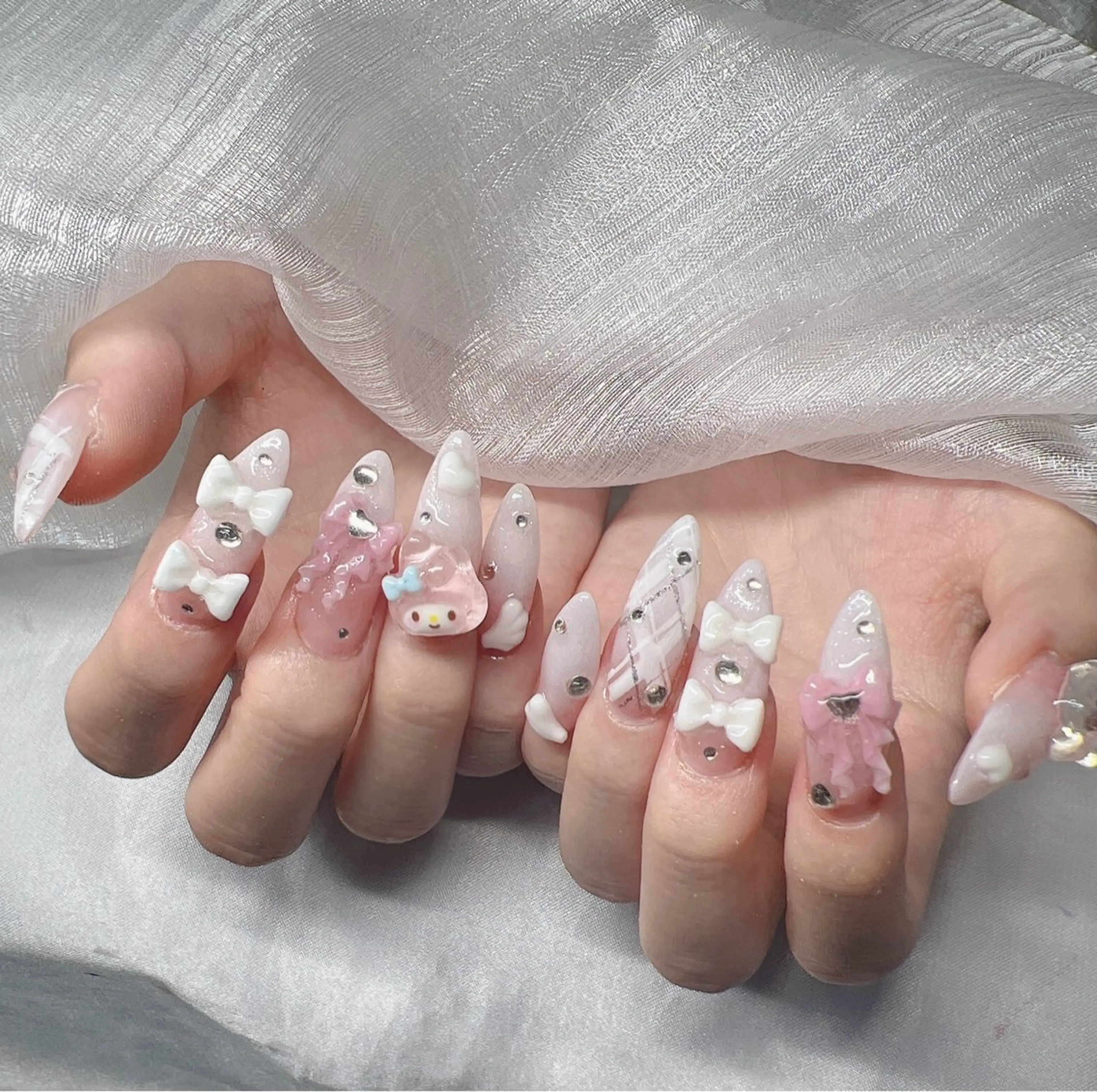 ネイル 長さ出し グラデーション 卒業式 キラキラネイル マグネットネイル ハンドネイル Lee Nailsのネイルデザイン