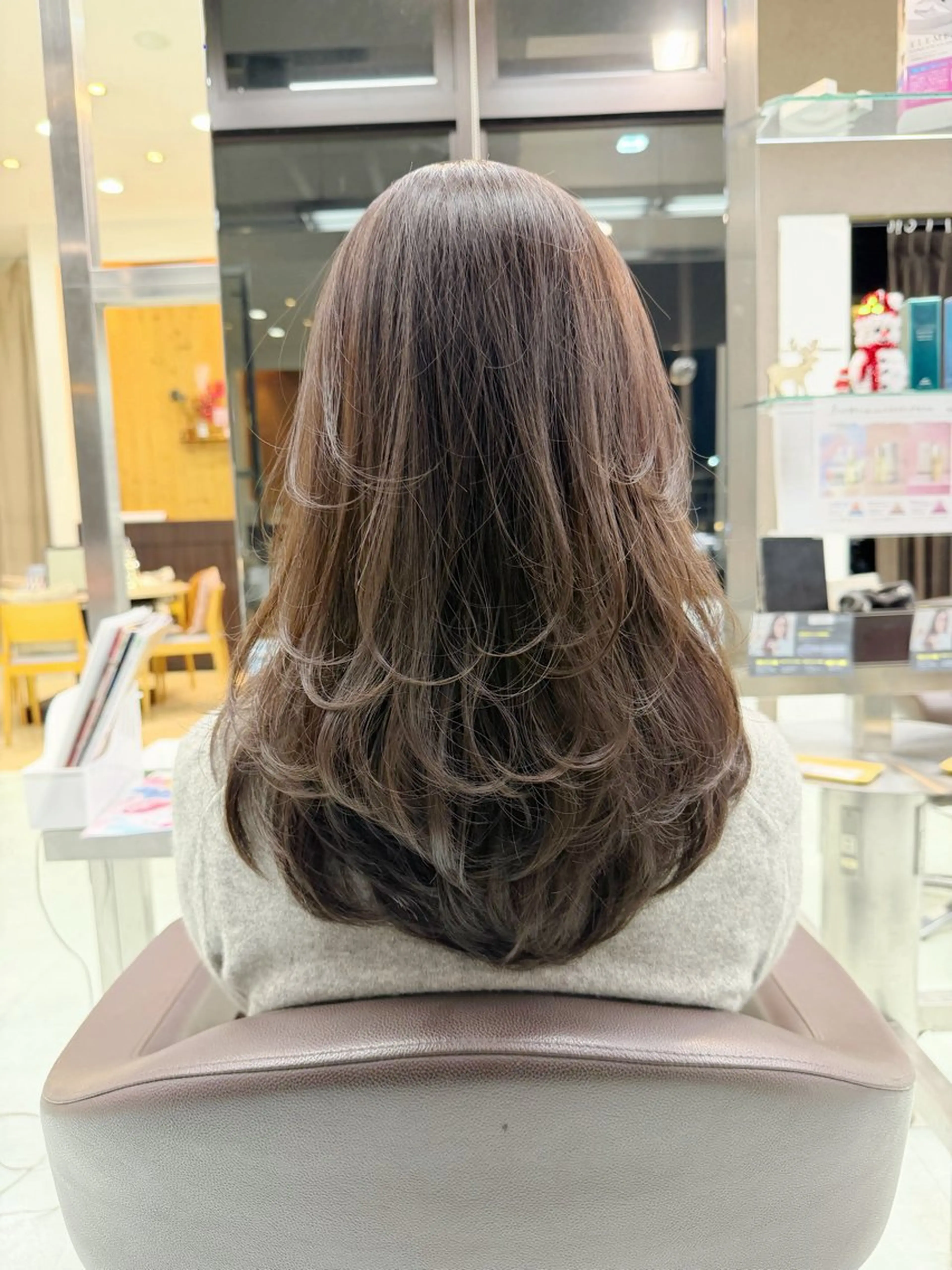 セミロング カット ヘアカラー wil西宮レイヤー 西村徹のヘアスタイル