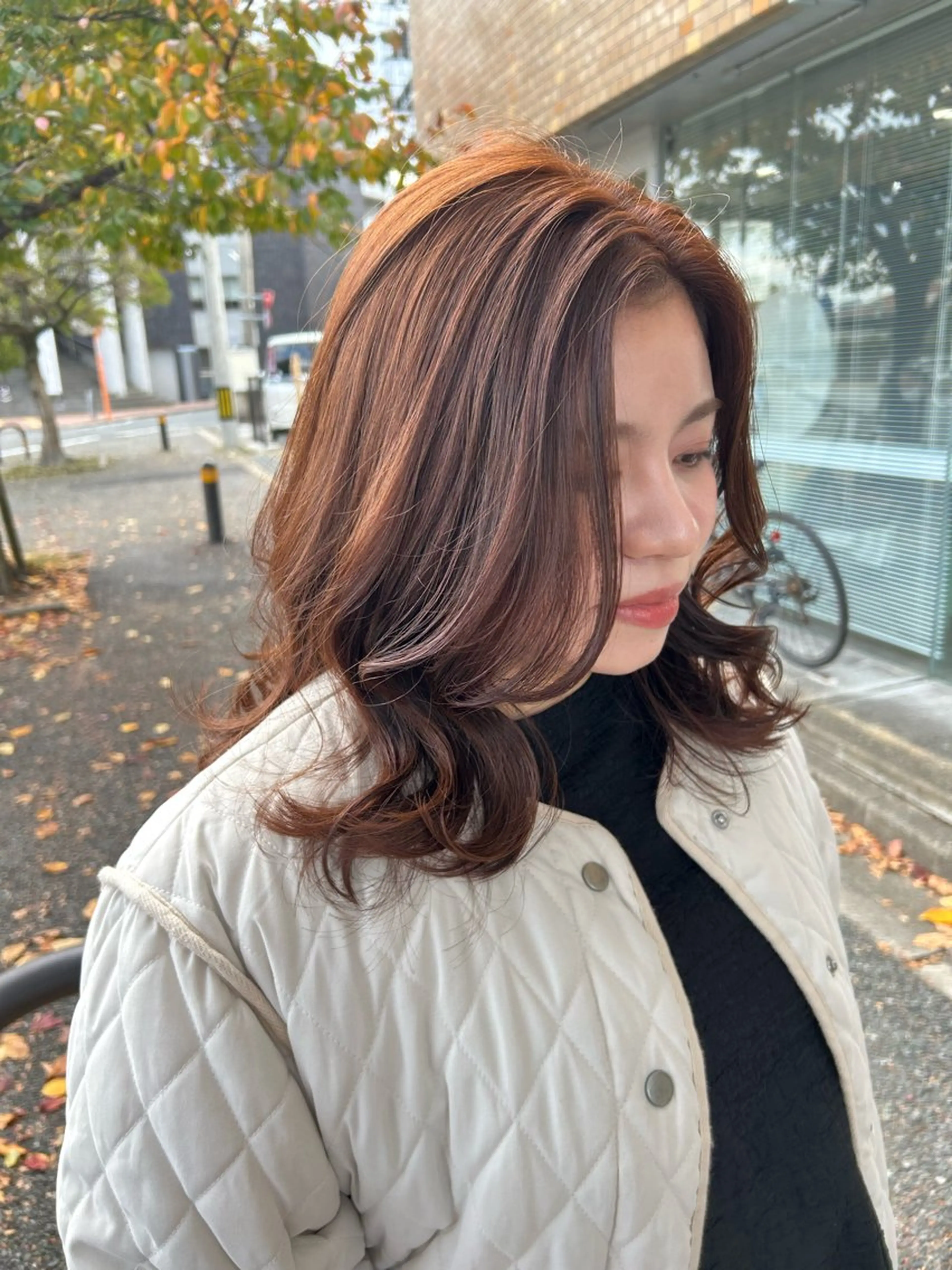 ミディアム カラー ベージュカラー コーラルベージュ オレンジ ピンクカラー 井手 素子のヘアスタイル