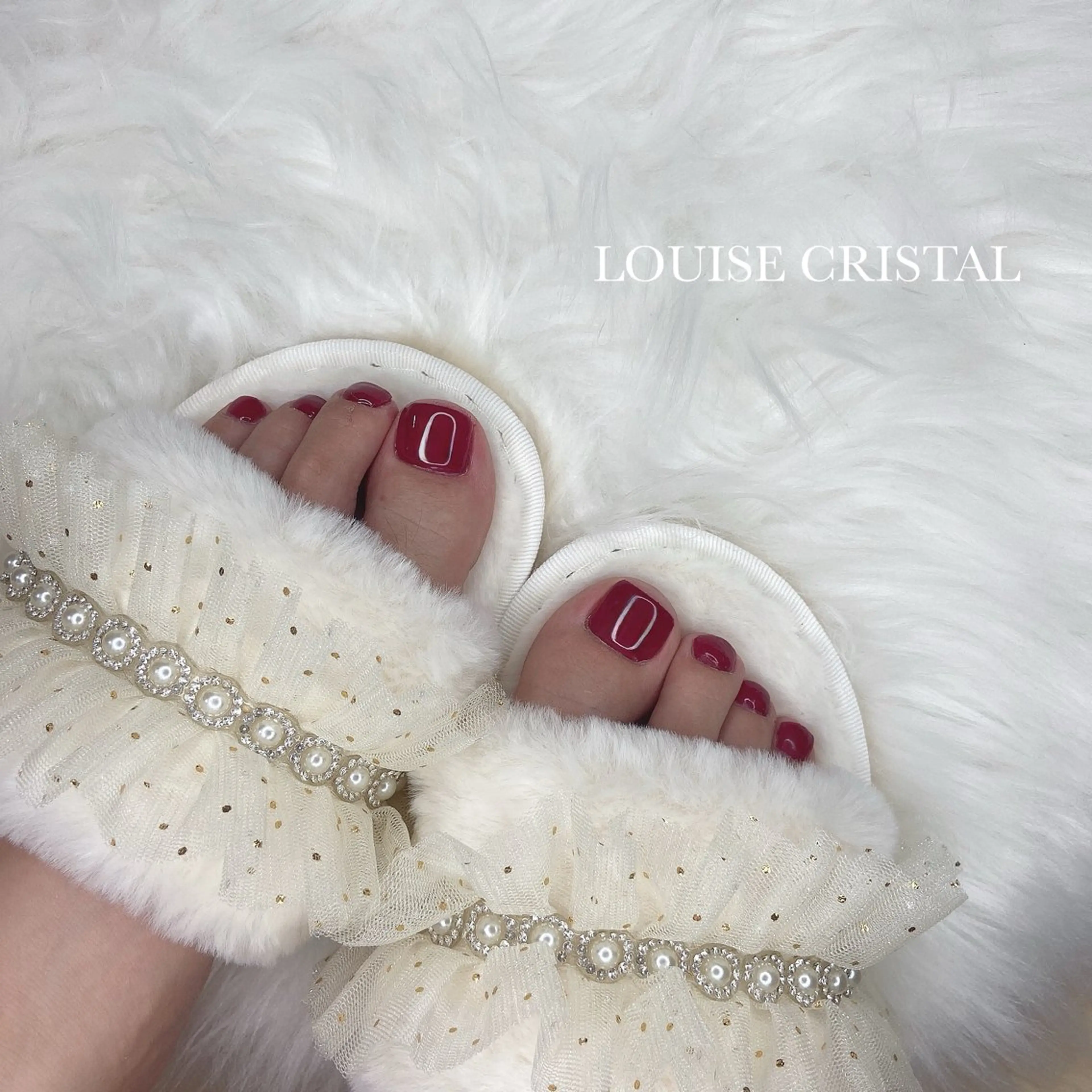 ネイル ボルドー フットネイル LOUISE CRYSTALのネイルデザイン