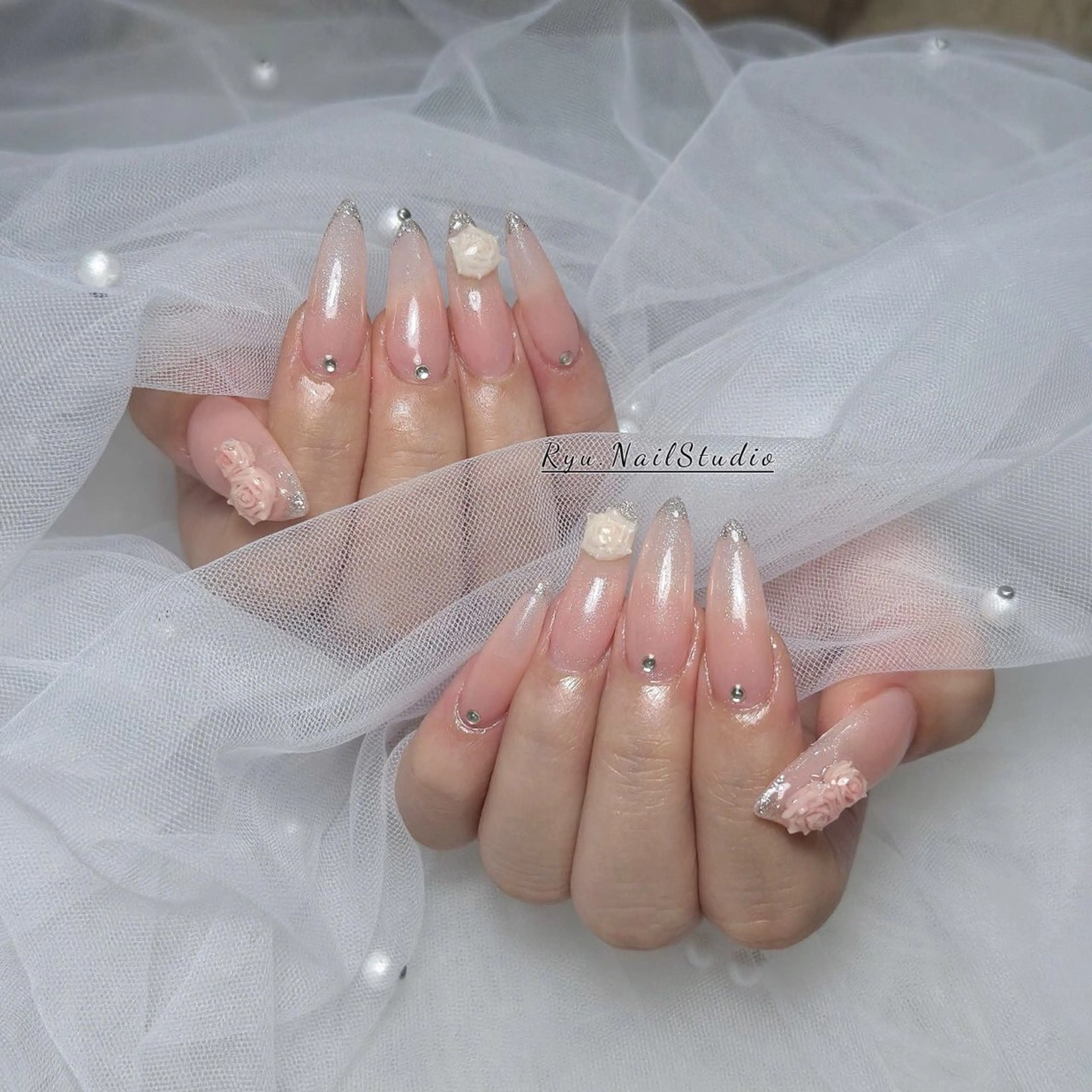 ネイル アートネイル ジェルネイル グラデーション マグネットネイル ニュアンスネイル ハンドネイル Ryu Nail Studio所属・Ryu Nail 新大久保のネイルデザイン