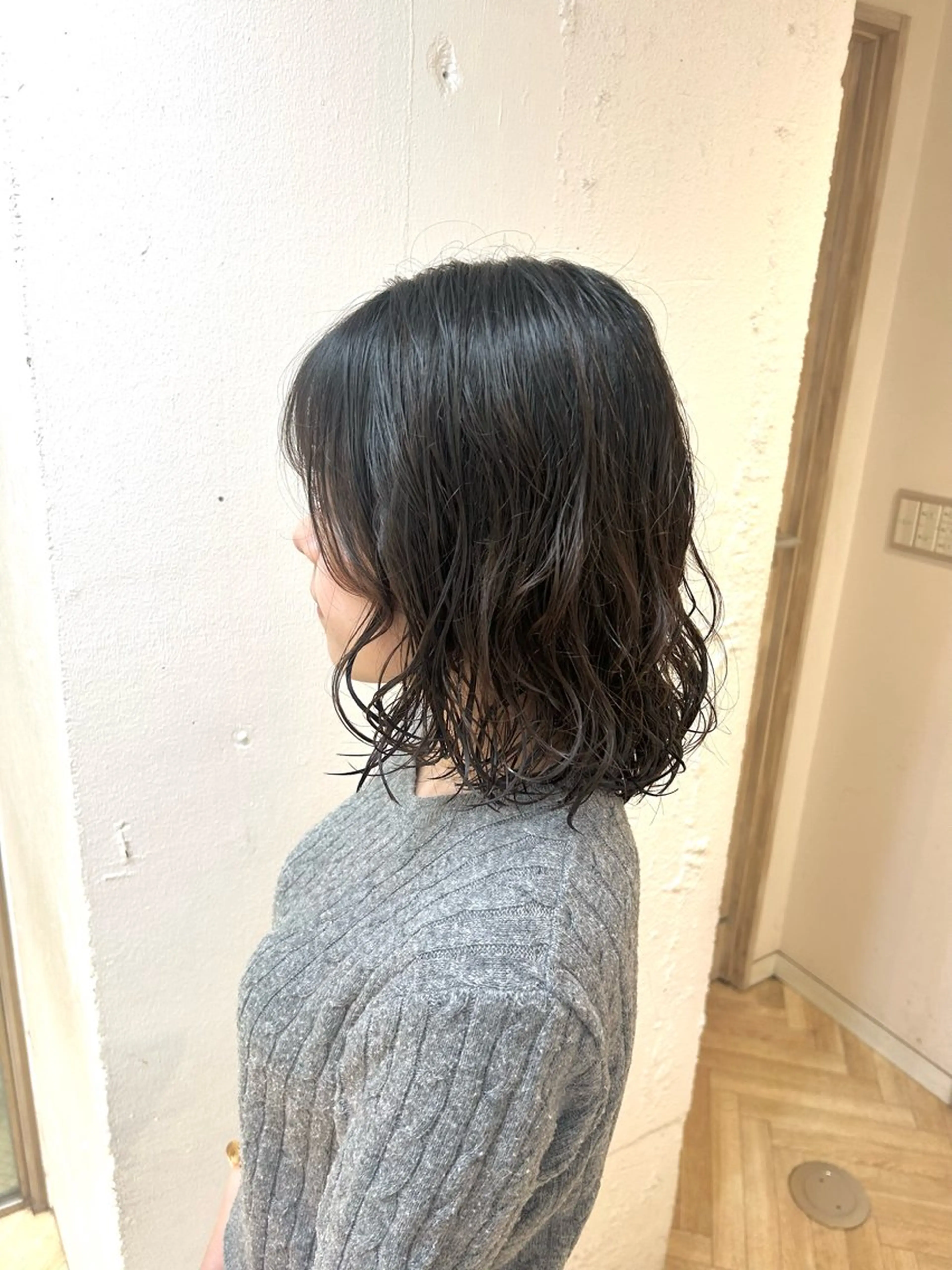 ミディアム パーマ カット パーマ ♛︎ きっか ♛︎ ヘアアレンジ🩵のヘアスタイル