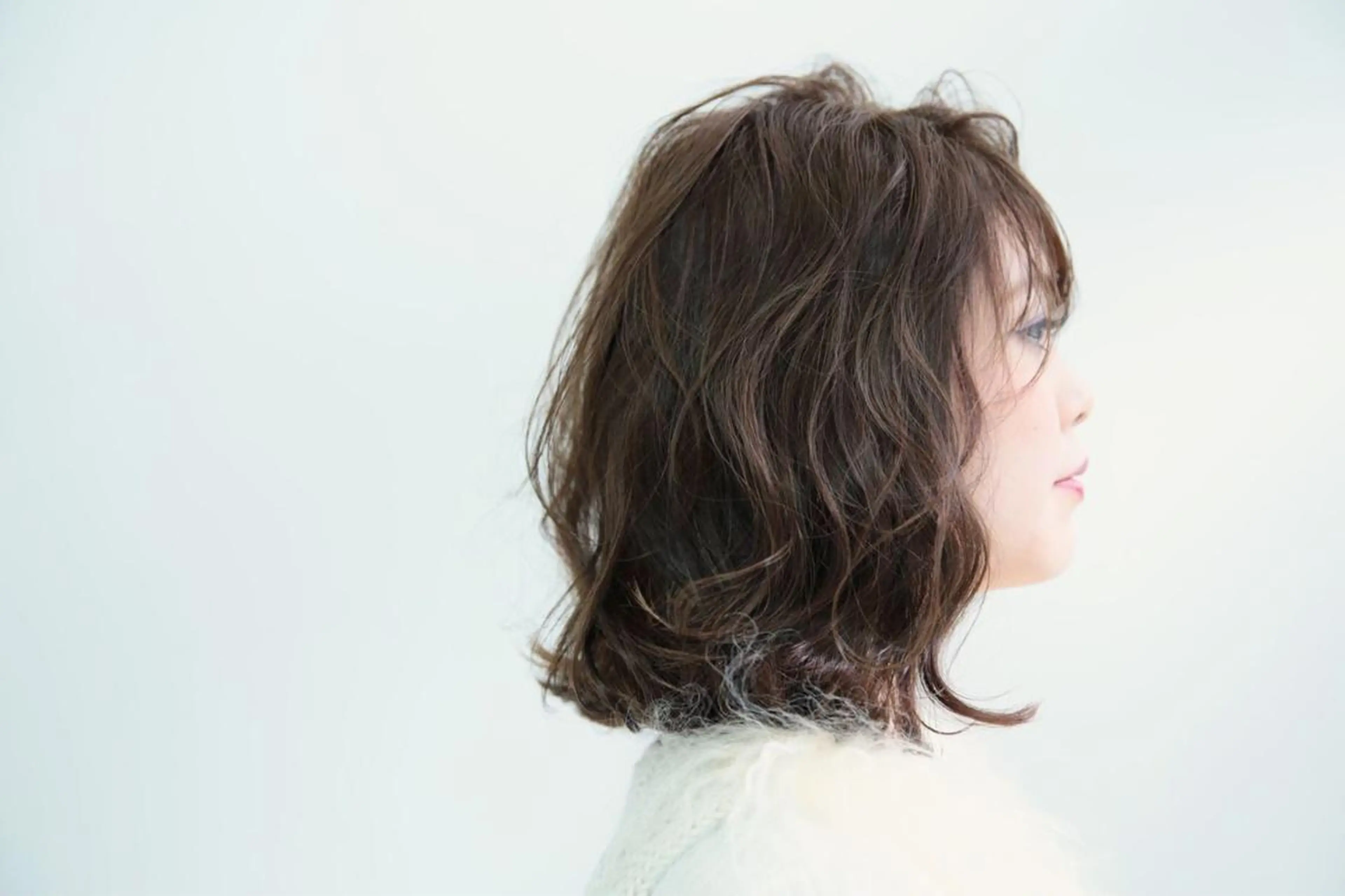 ミディアム ブリーチなしダブル/ レイヤーカット 小棹のヘアスタイル