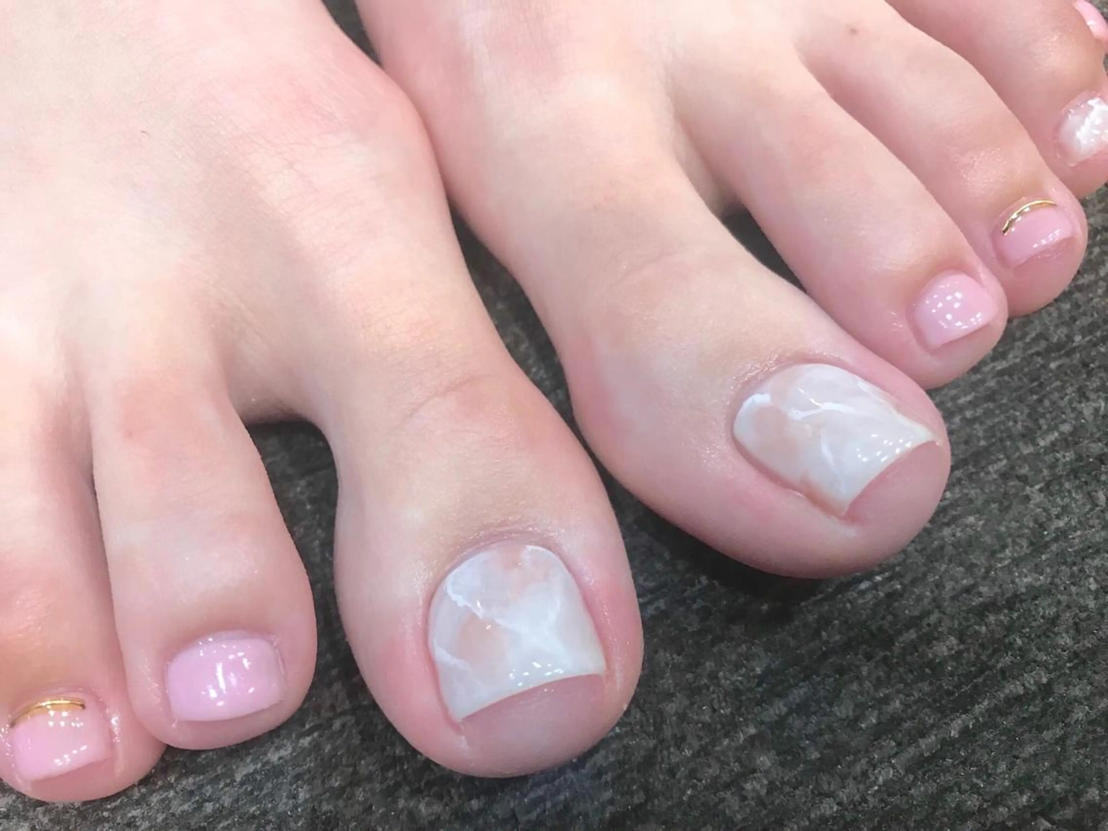 ネイル 大理石ネイル(マーブル) フットネイル eclale nのネイルデザイン