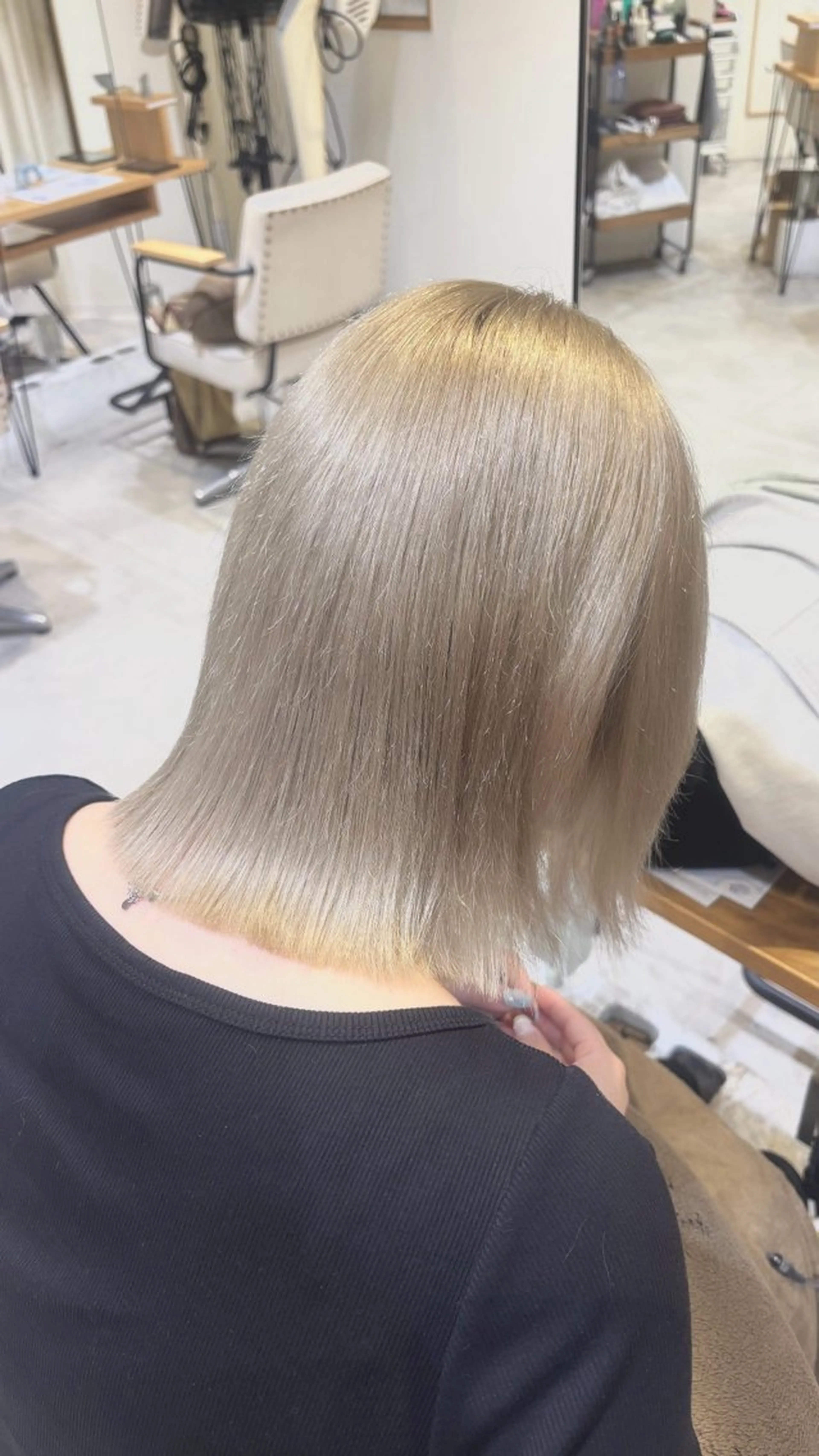 ミディアム ヘアカラー 名嘉 穂乃花のヘアスタイル