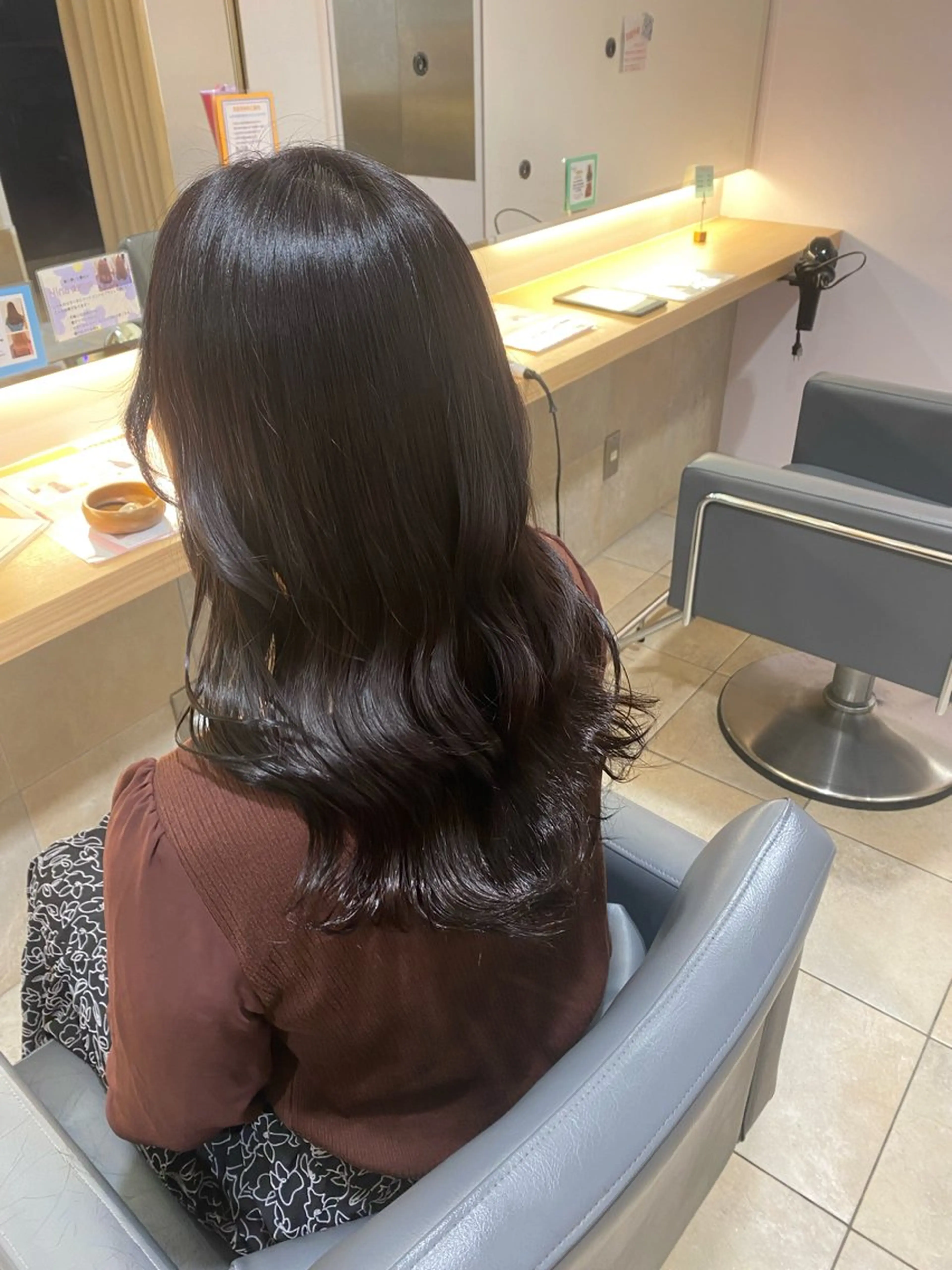 セミロング 谷川 あかりのヘアスタイル