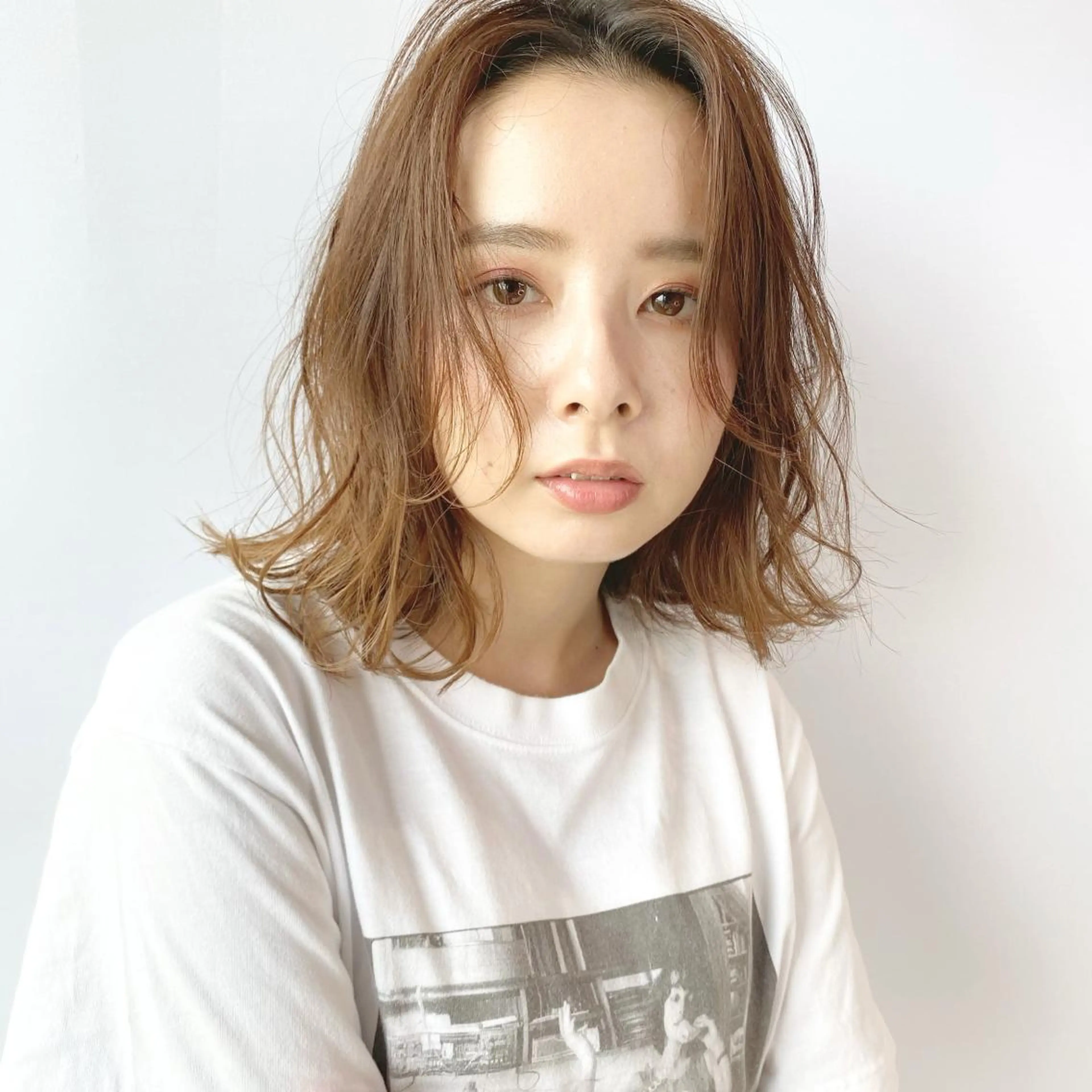 ミディアム カラー ベージュカラー 透明感カラー ハイライトカラー ハイライト カット ヘアカラー ボブ・レイヤーカット 吉敷航一のヘアスタイル