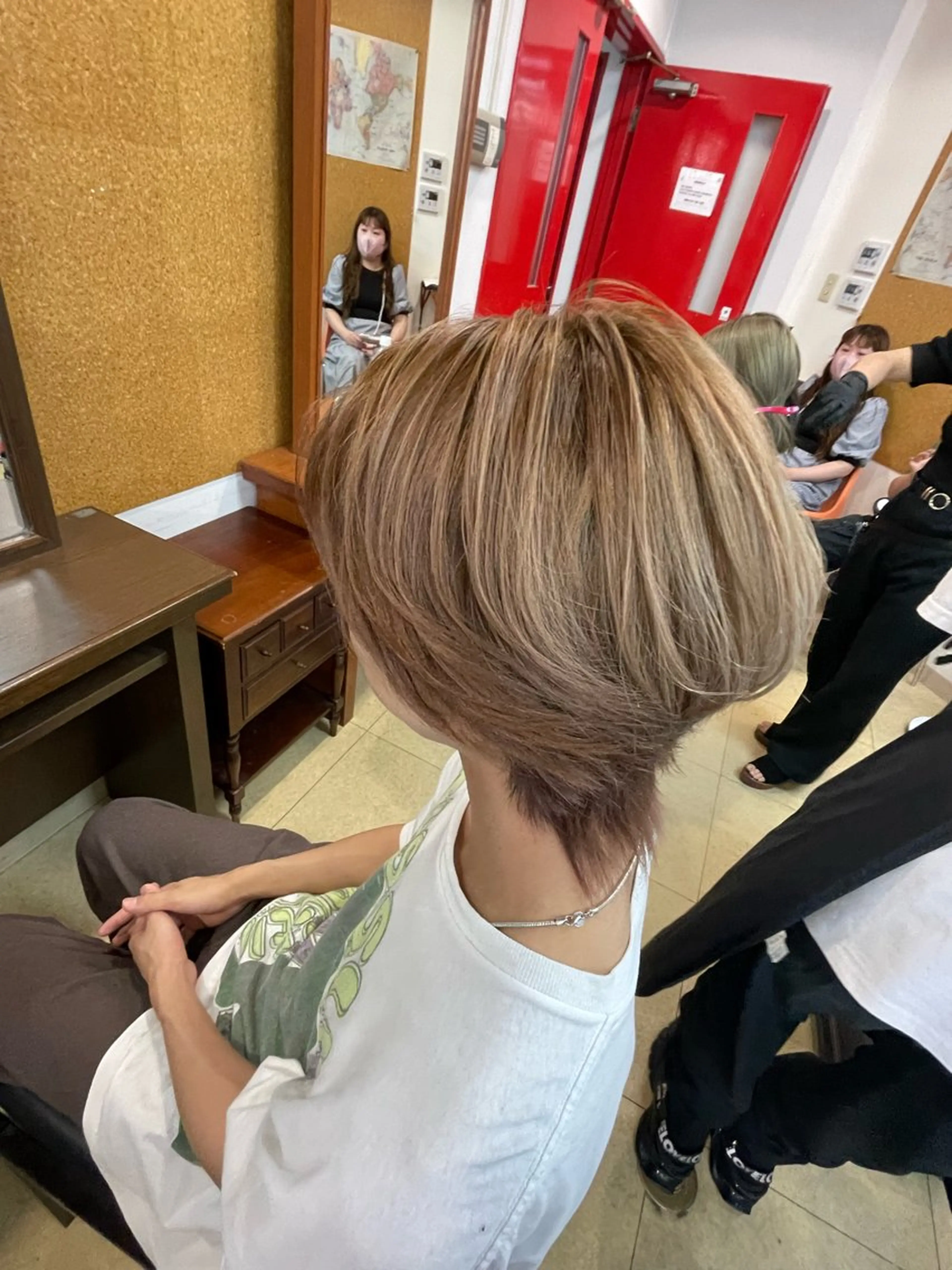 ショート メンズ 🌈透明感カラー 韓国 ミライ🇰🇷のヘアスタイル