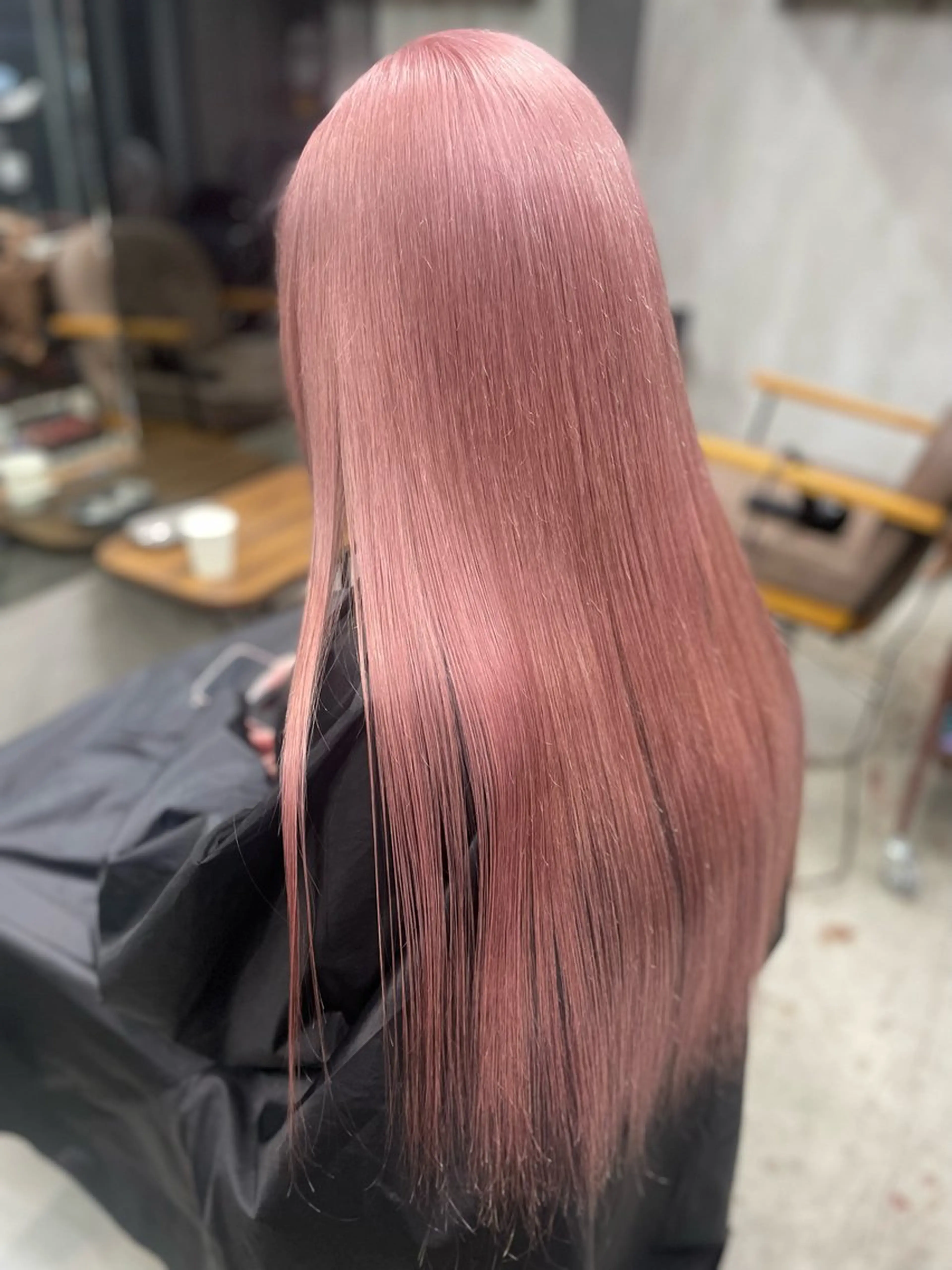 ロング カラー ピンクカラー AIRI layer cut hairのヘアスタイル