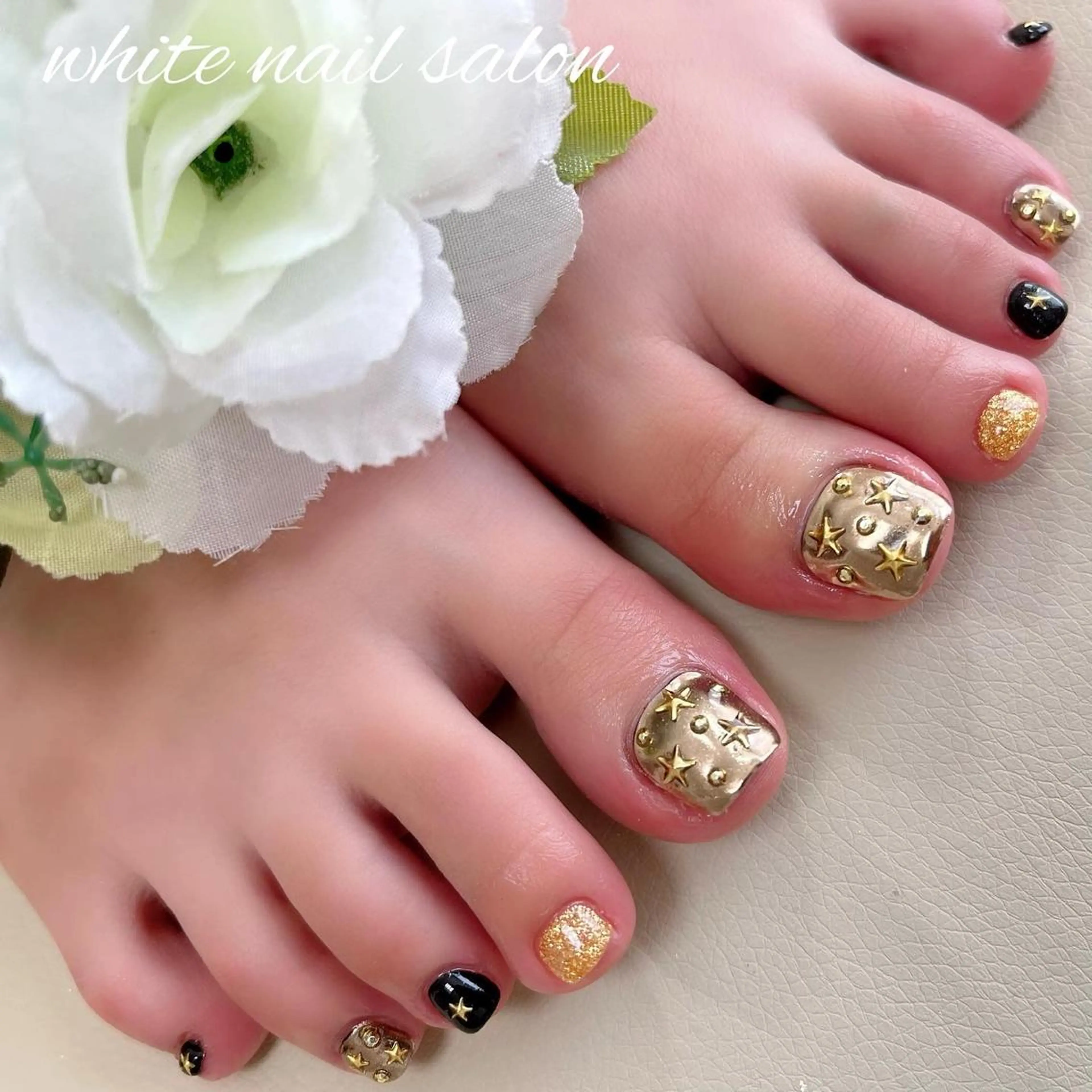 ネイル フットネイル ジェルネイル ハードジェル ラメ(グリッター) 持ち込み フットネイル white nail salonのネイルデザイン