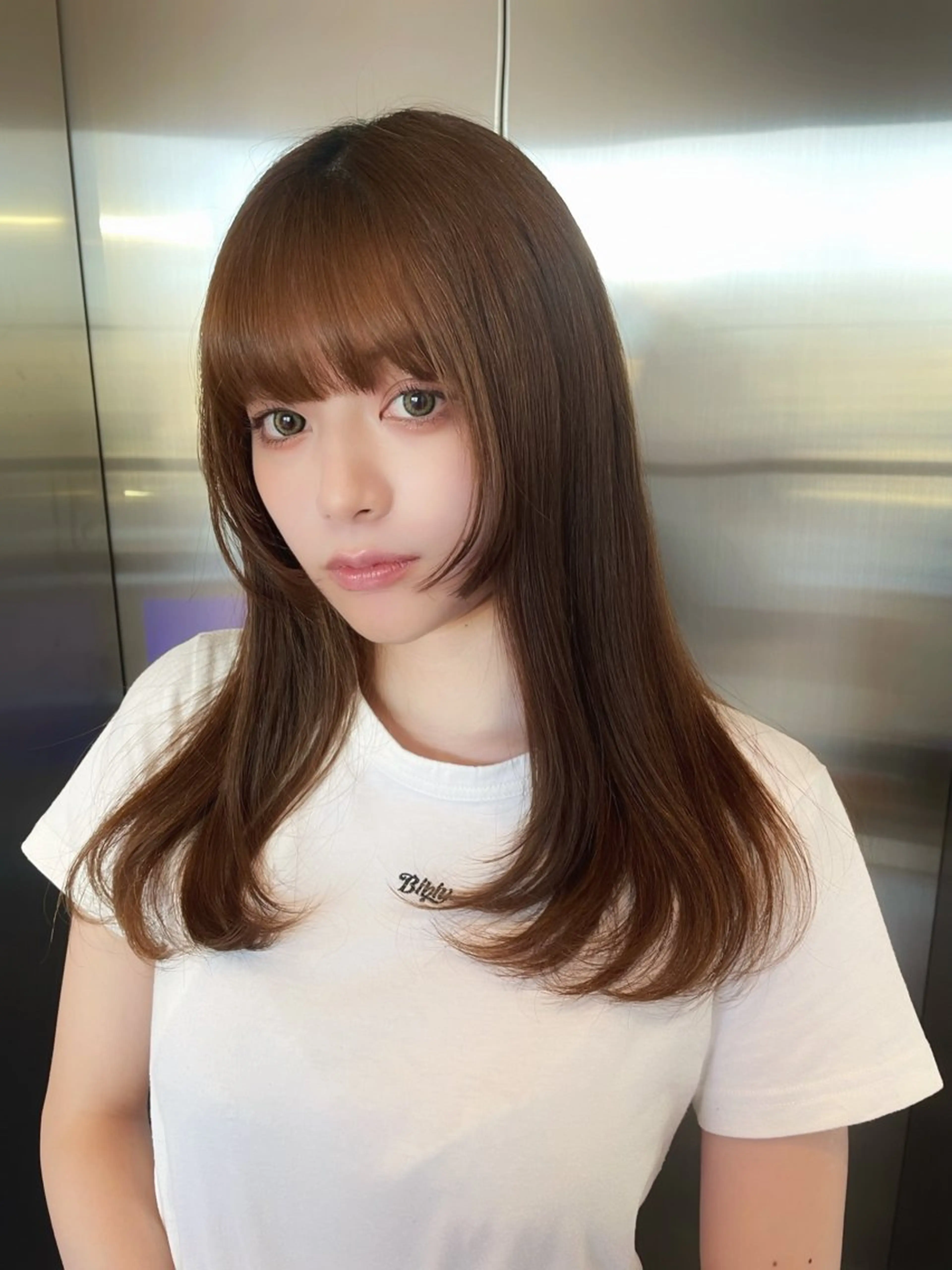 セミロング カラー ヘアアレンジ ブラウンカラー ナチュラルブラウン オリーブブラウン 顔まわりレイヤー 顔周りカット カット ヘアカラー トリートメント ヘアセット SALOWIN原宿ash店所属・理想のハイトーンへ 🌙サイダサキのヘアスタイル