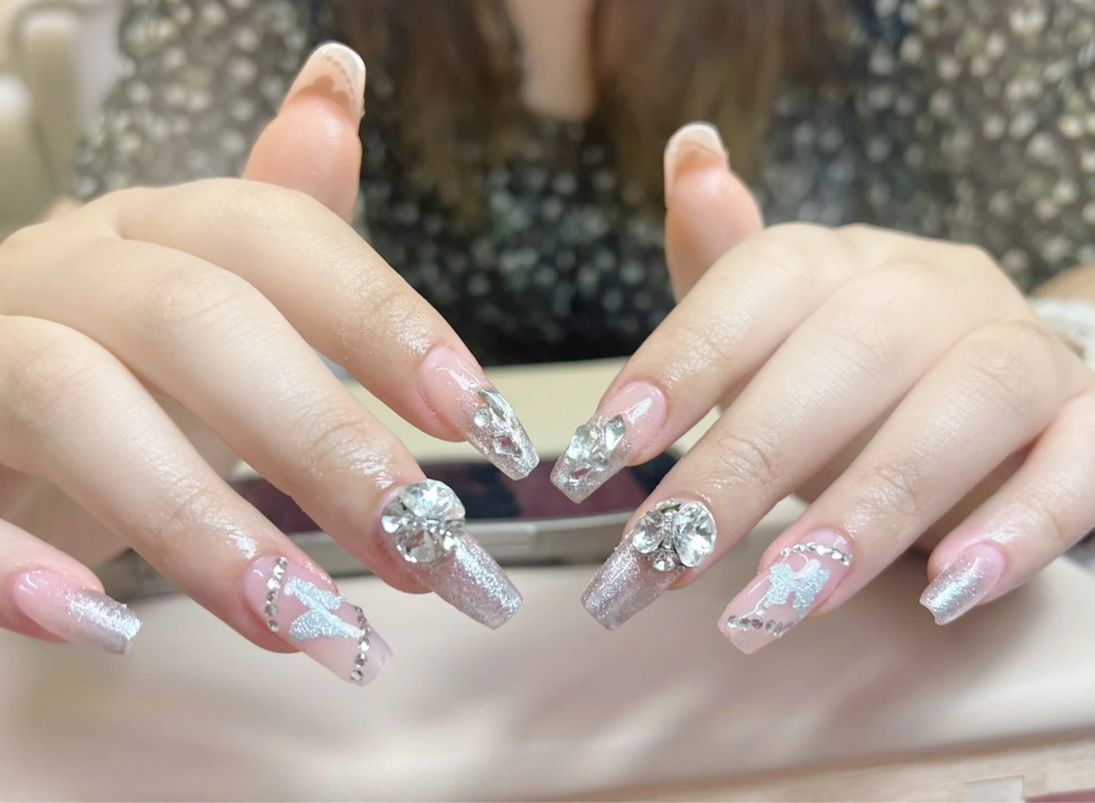 ネイル オーロラネイル 長さ出し フレンチネイル ジェルネイル ガラスフレンチ ハンドネイル 🌟桜beauty 🌟プロ ネイリストのネイルデザイン