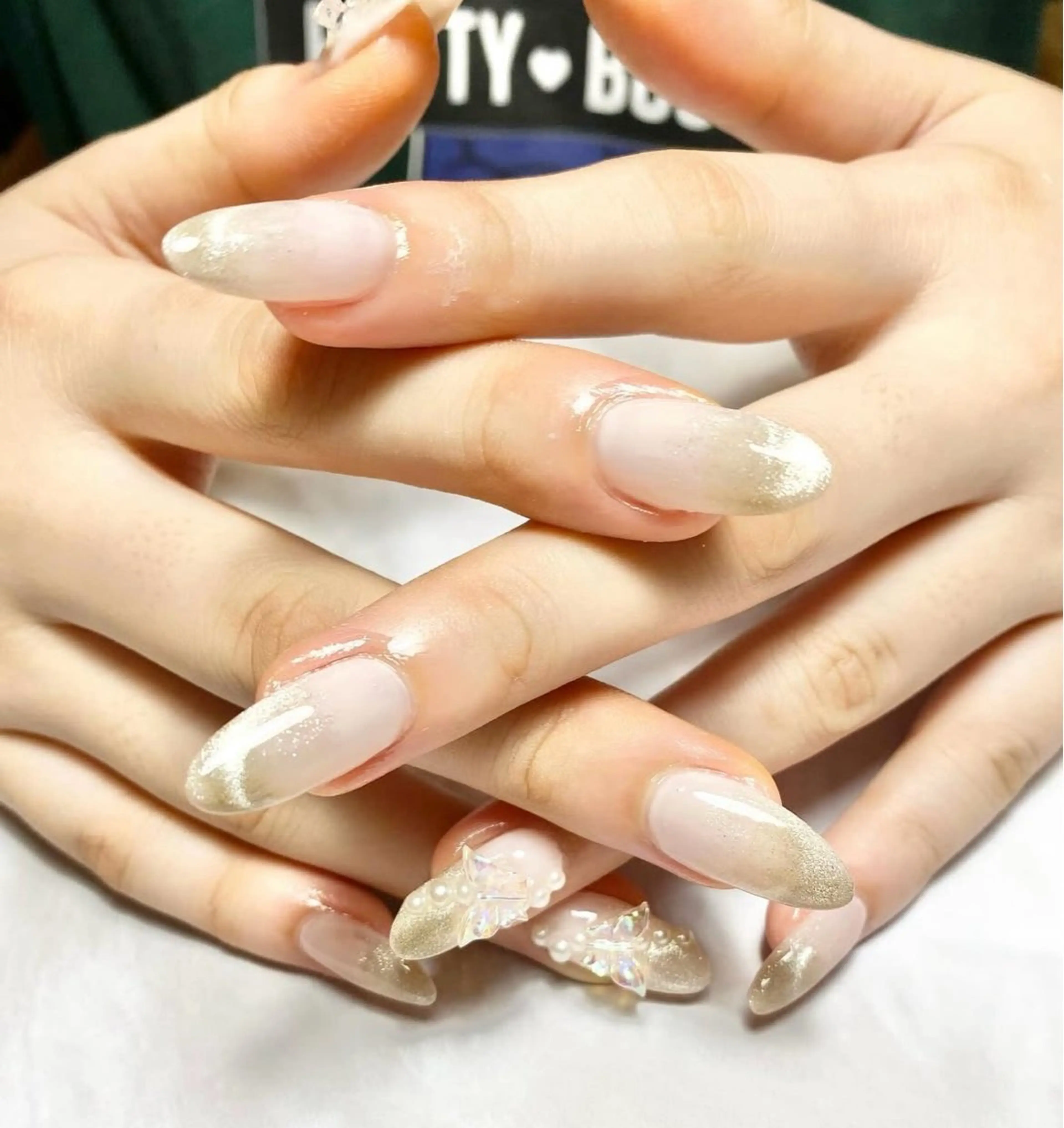 ネイル 濱嶋 結菜のネイルデザイン