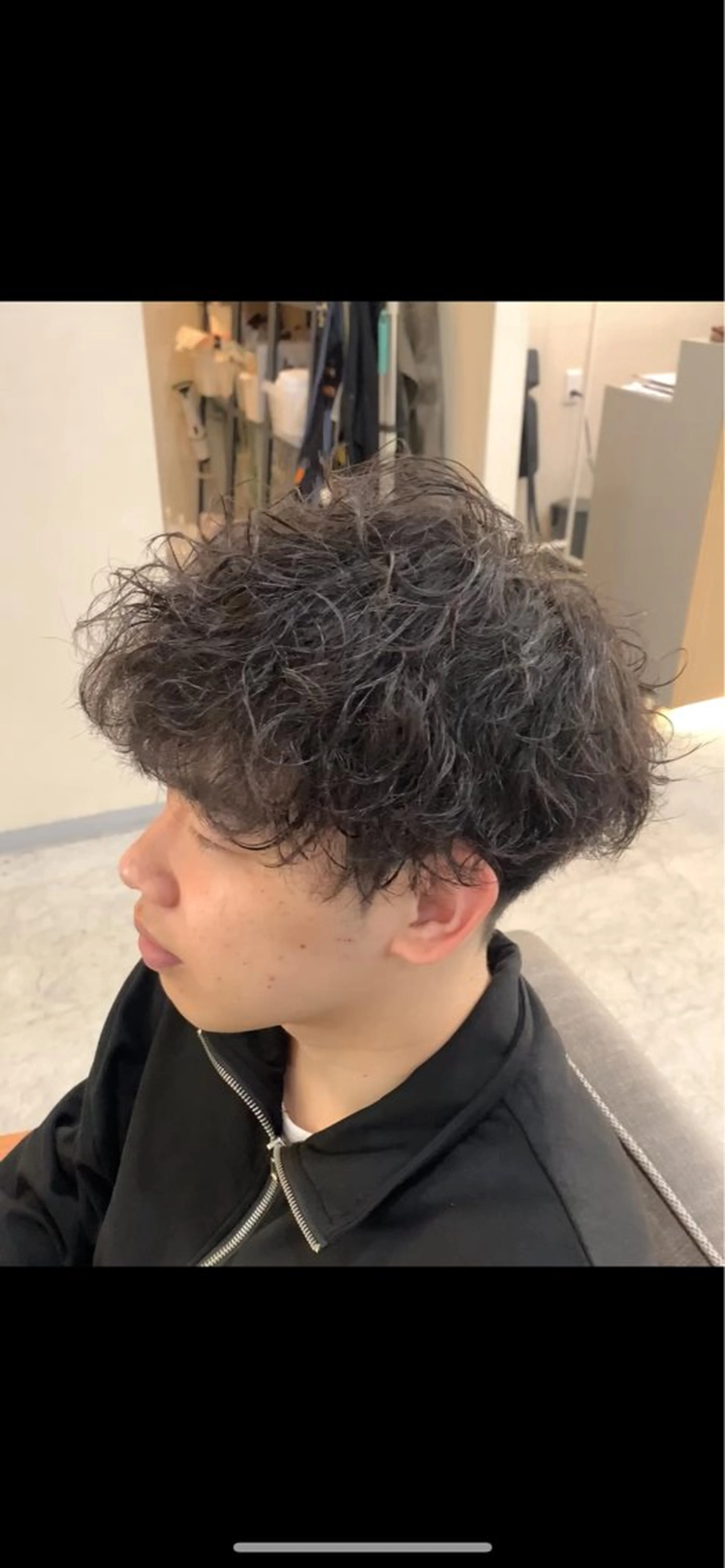 ショート パーマ メンズ アップバング メンズブリーチ センターパート フェードカット メンズハイライト カット パーマ トリートメント クセを最大限に活かす メンズパーマ奈良大祐のヘアスタイル