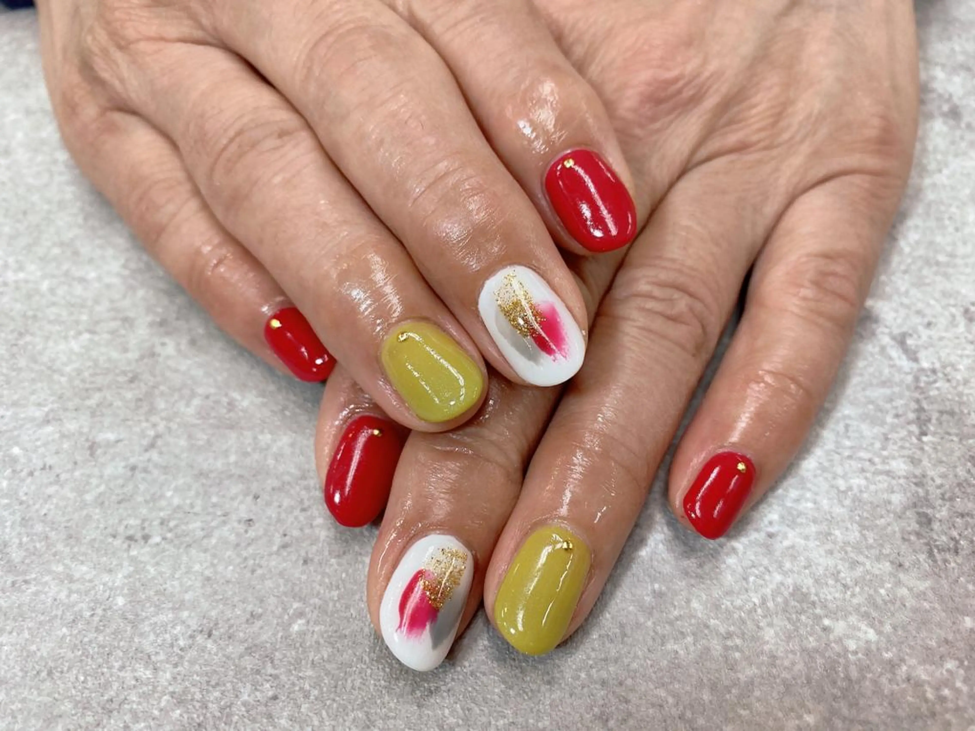 ネイル ワンカラーネイル 赤色 ハンドネイル FASTNAIL PLUS 新宿店のネイルデザイン