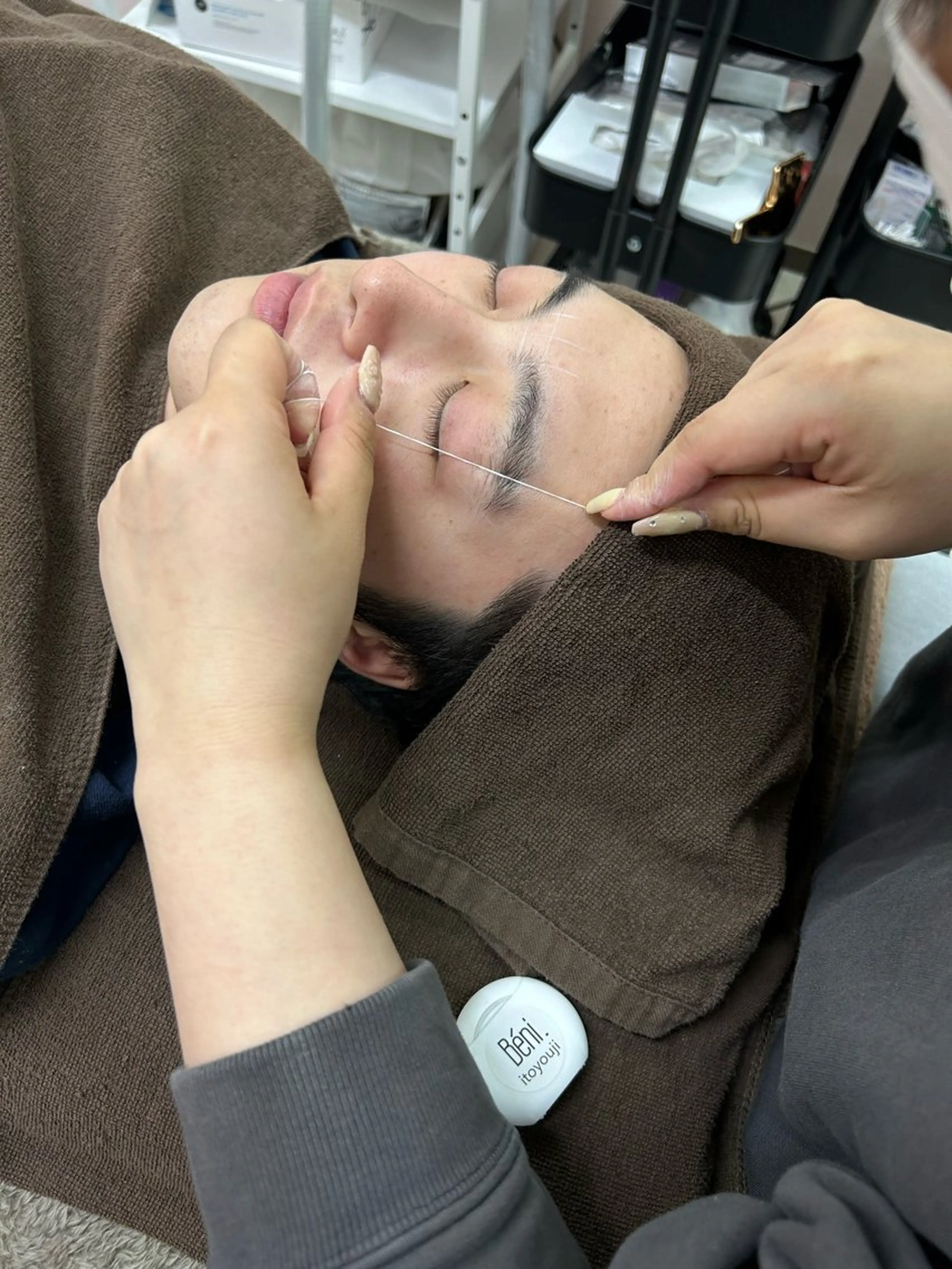 メンズ アイブロウ 眉毛ワックス脱毛 エステサロンMee. 大畑のエステ・リラクイメージ