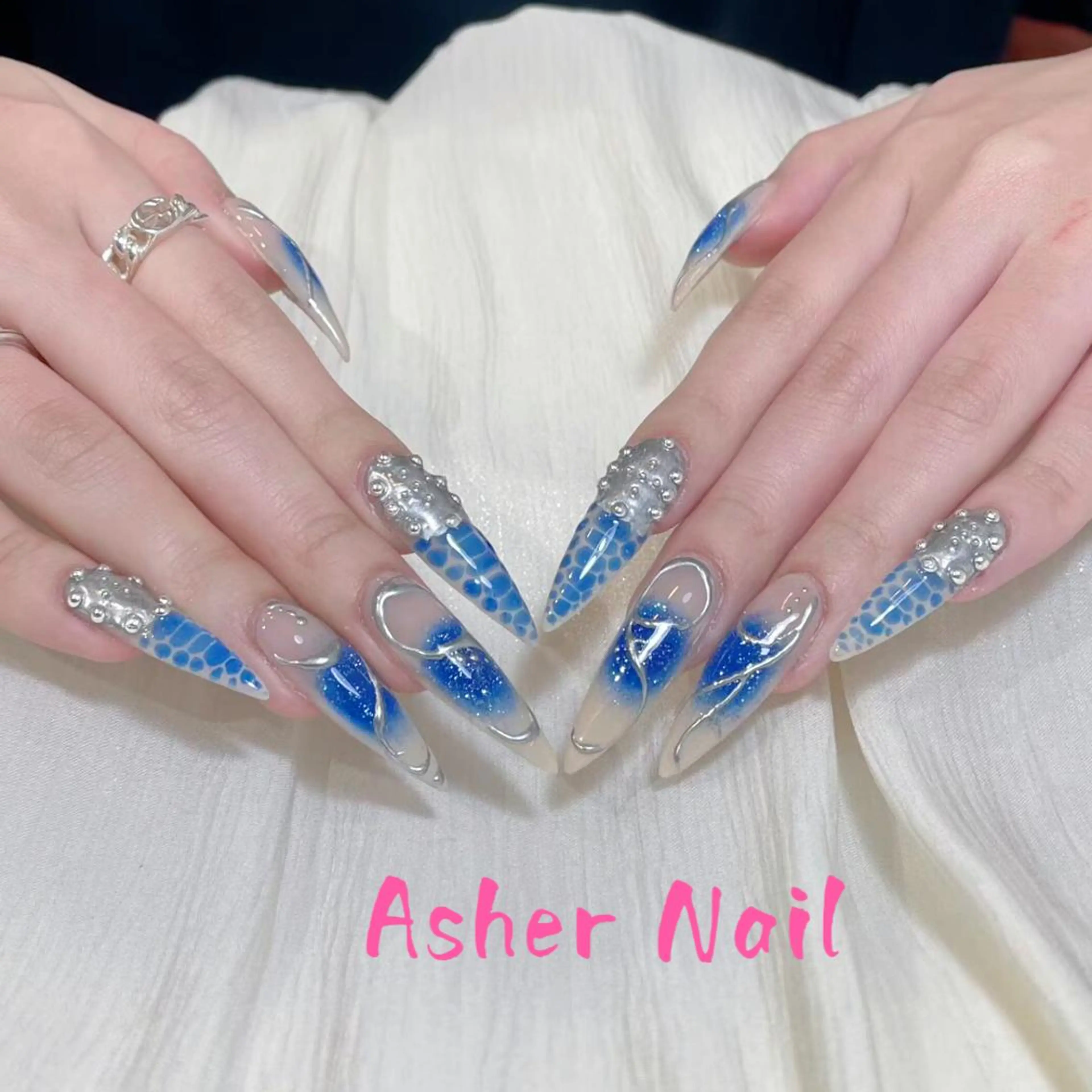 ネイル キラキラネイル 韓国ネイル マグネットネイル マットネイル 持ち込み ハンドネイル ハンドケア Mio ⛱のネイルデザイン