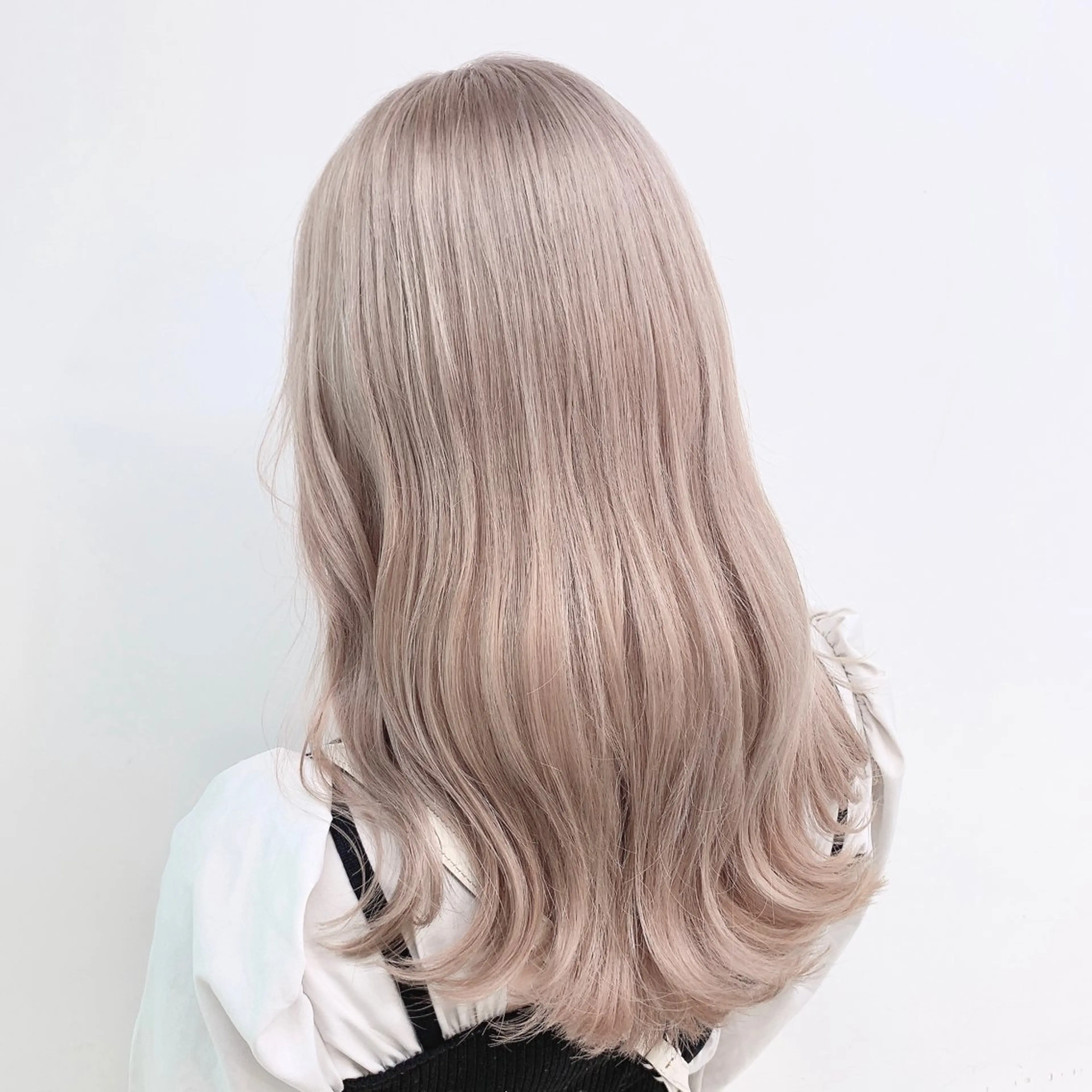 【💖人気No.3メニュー💖】💖ハイトーンブリーチャイヤリングカラー+ウルツヤトリートメント💖の写真