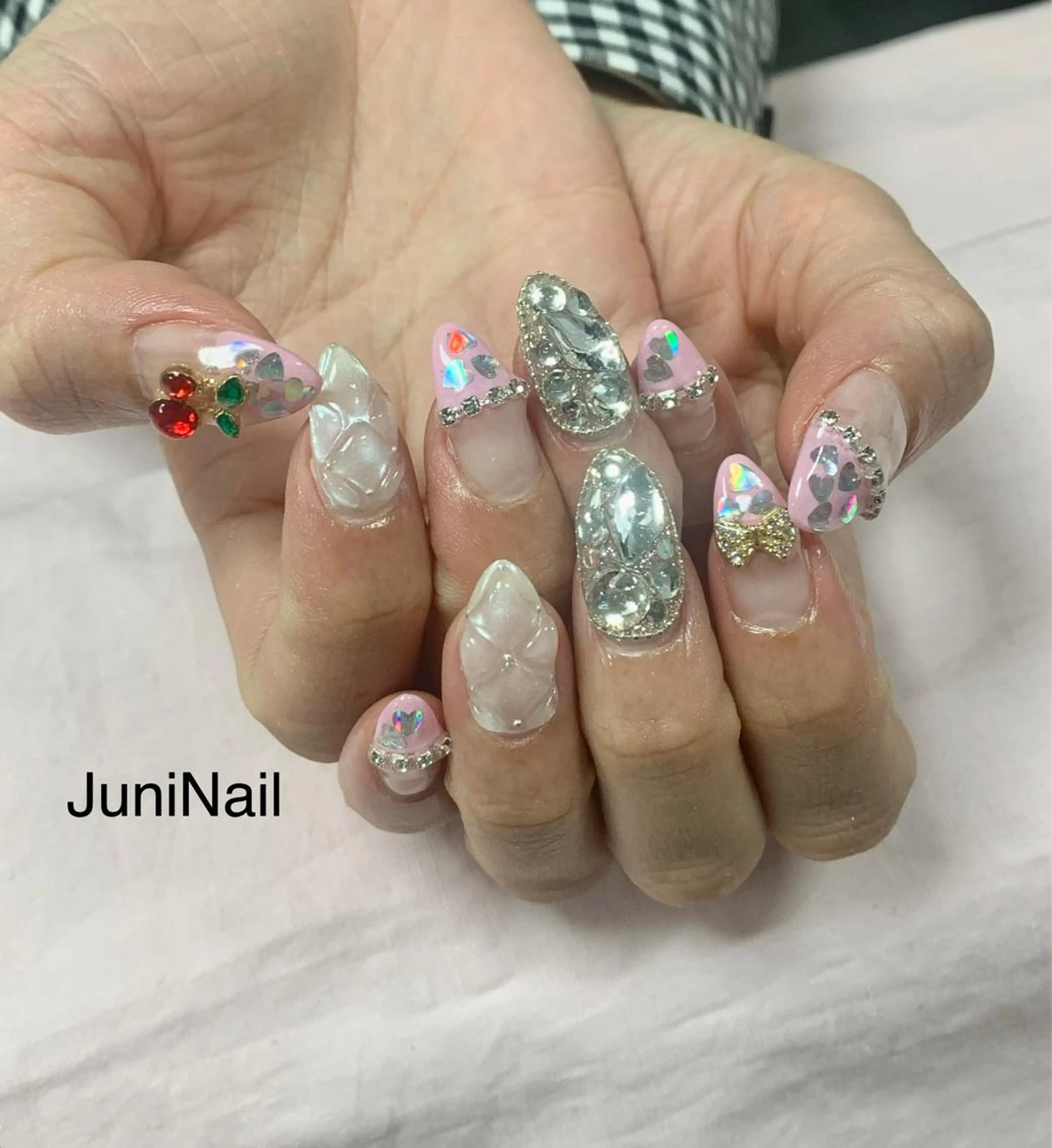ネイル オーロラネイル クリアネイル 成人式 フラッシュネイル フレンチネイル ハンドネイル JuniNail 주니네일🇰🇷suのネイルデザイン
