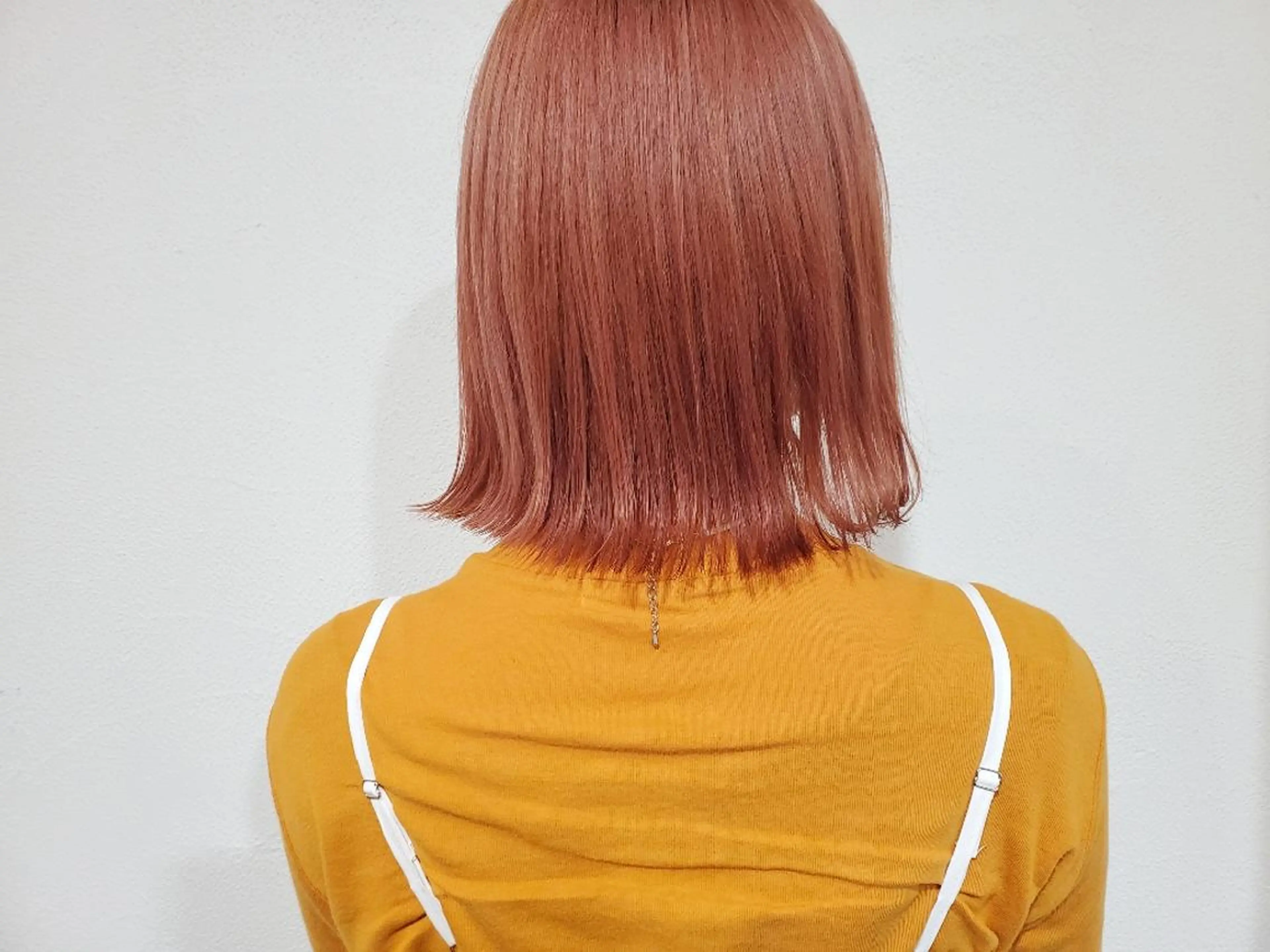 セミロング カラー オレンジ ピンクカラー カット ヘアカラー パ ルのヘアスタイル