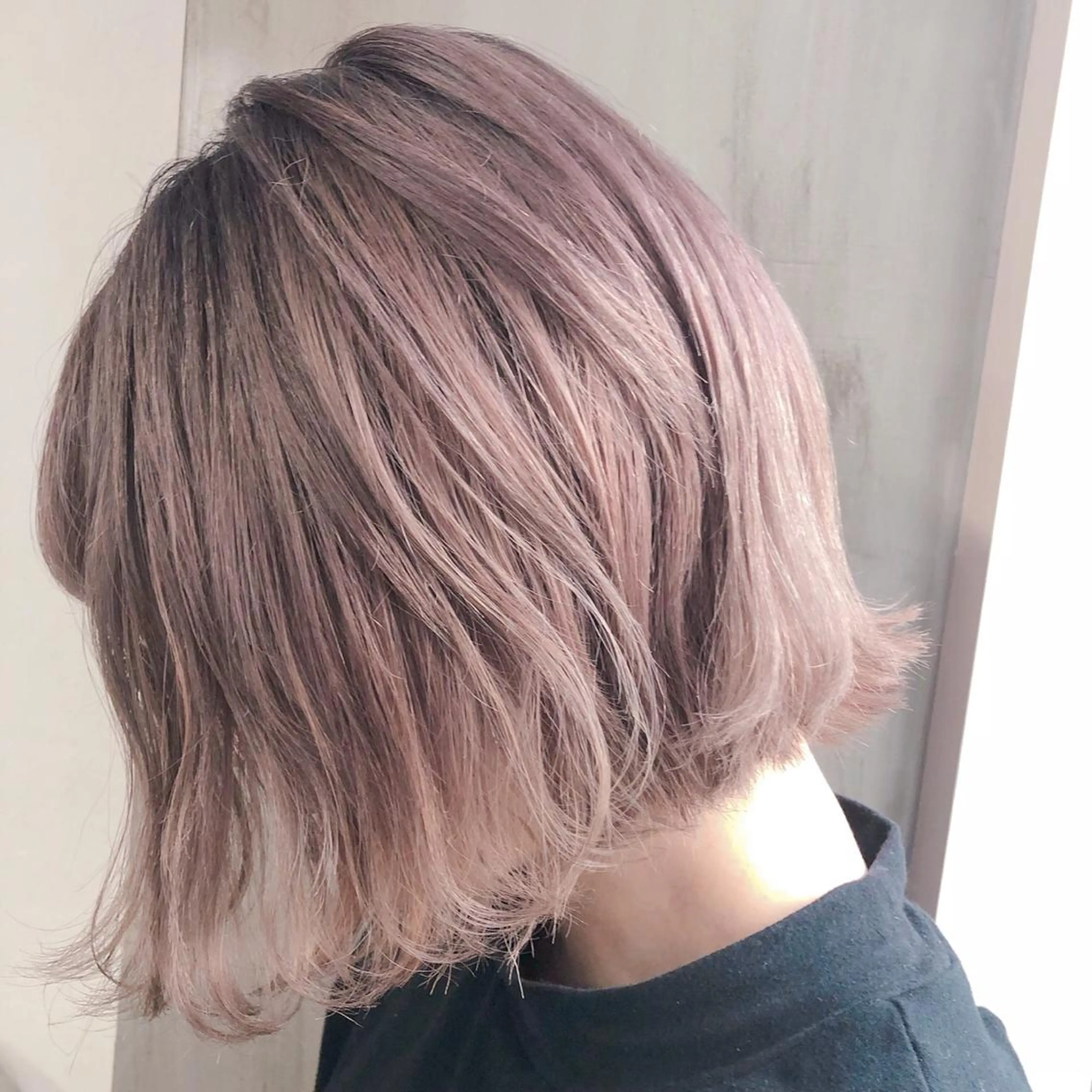 ショート カラー ブリーチ 透明感カラー 美髪改善・エクステ・ ストレート/カンジのヘアスタイル