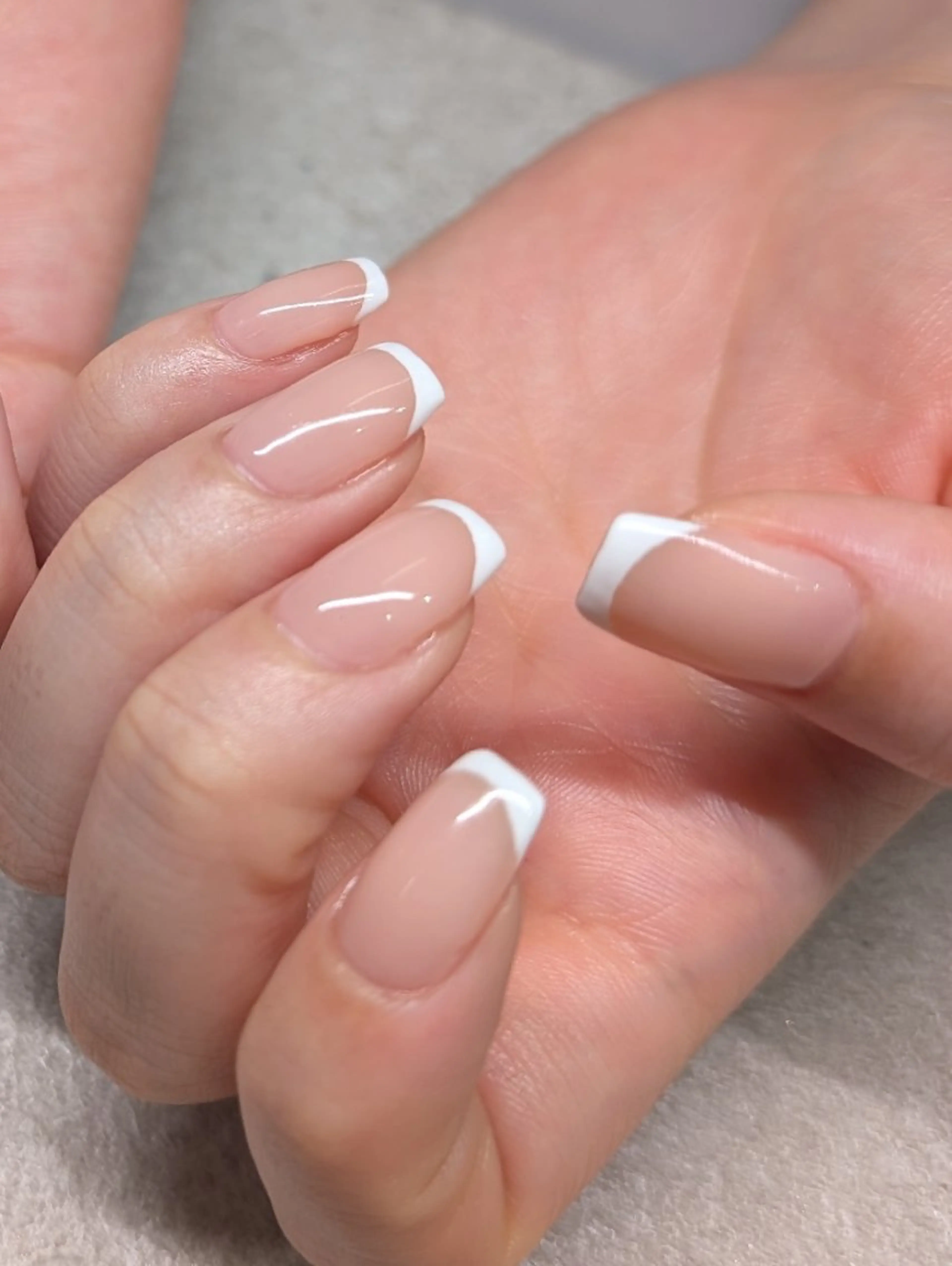 ネイル フレンチネイル ハンドネイル FIKA 折戸のネイルデザイン