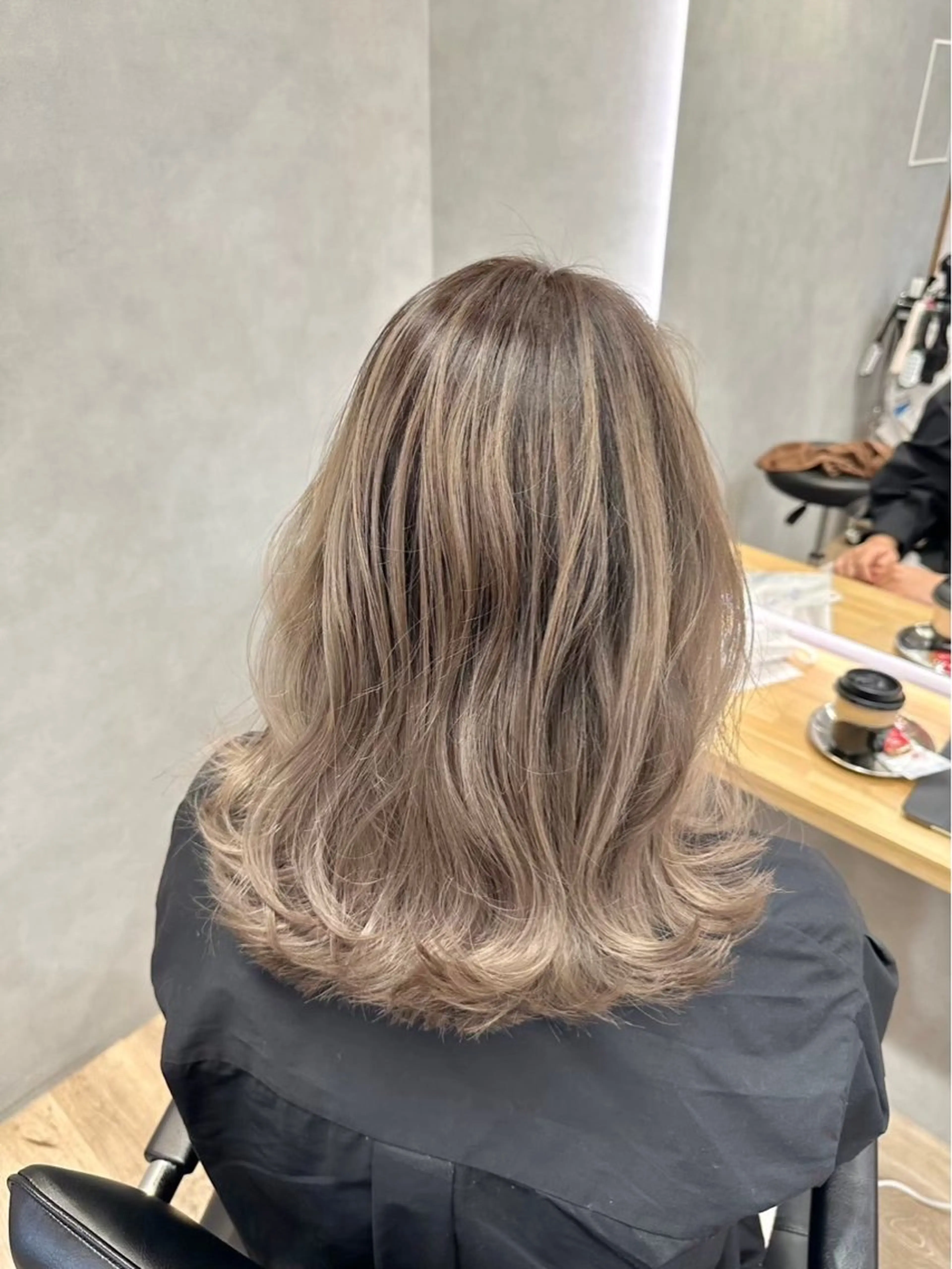 セミロング NOAHL所属・yuna スパ/カラーのヘアスタイル