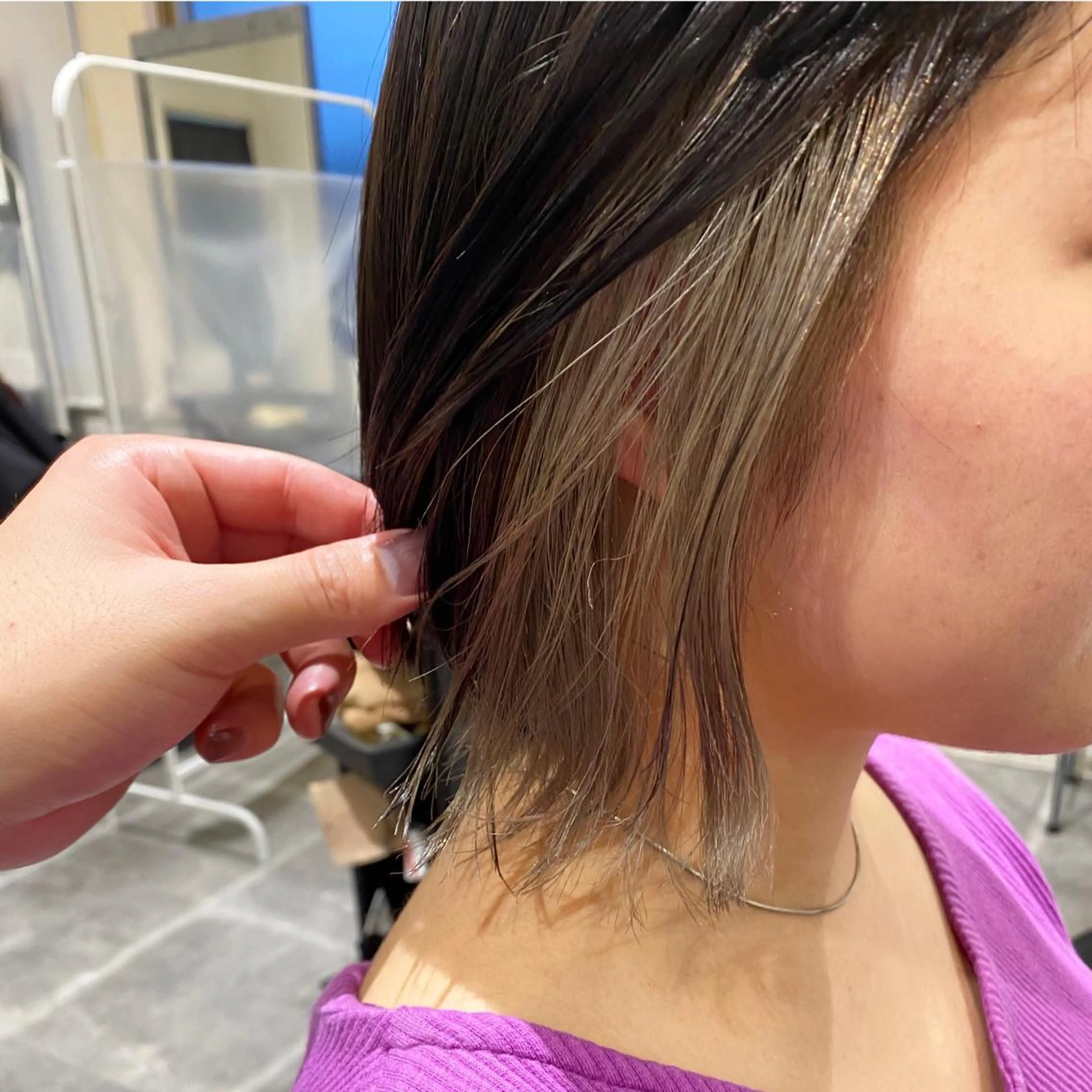 ショート カラー ヘアアレンジ ベージュカラー ブリーチ インナーカラー カット ヘアカラー トリートメント 竹内啓太 ボブのヘアスタイル