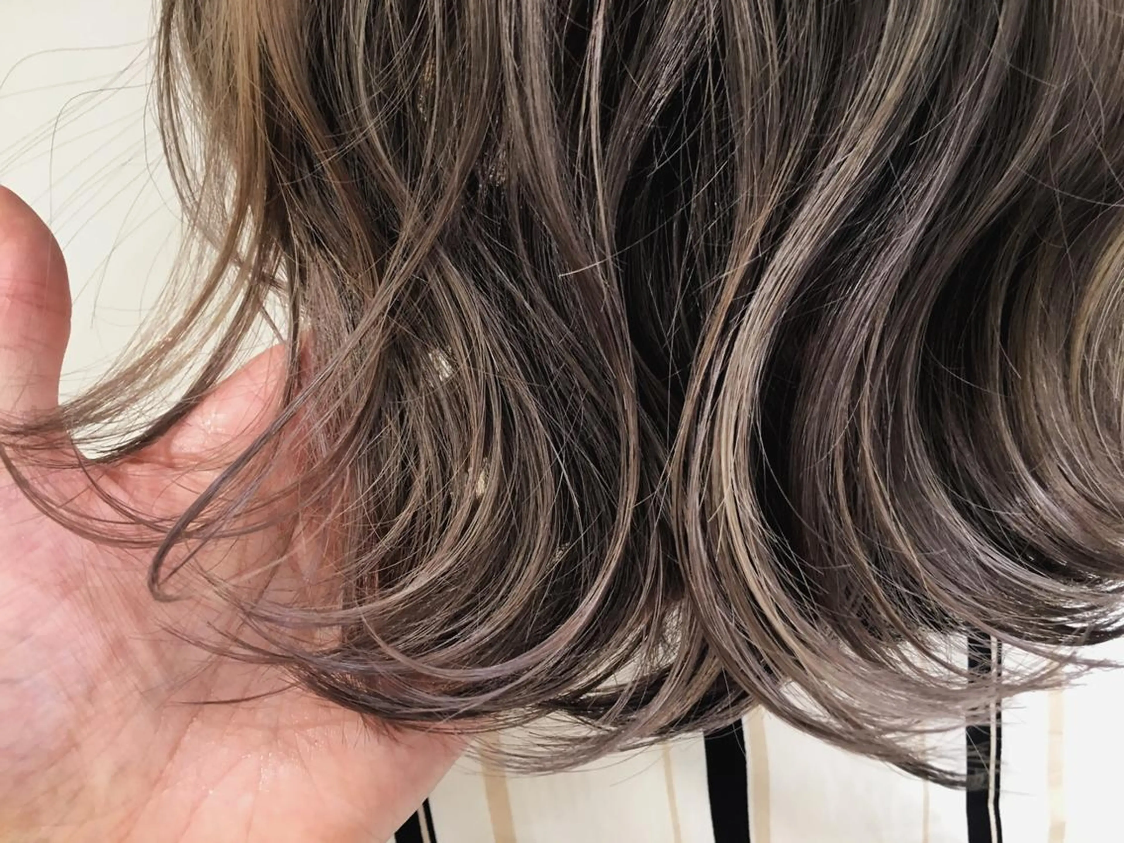 ミディアム due hair 京都駅前店 MILBON オージュア認定サロン【デューヘアー】所属・ハイトーンブリーチ 土坂 由志【京都】のヘアスタイル