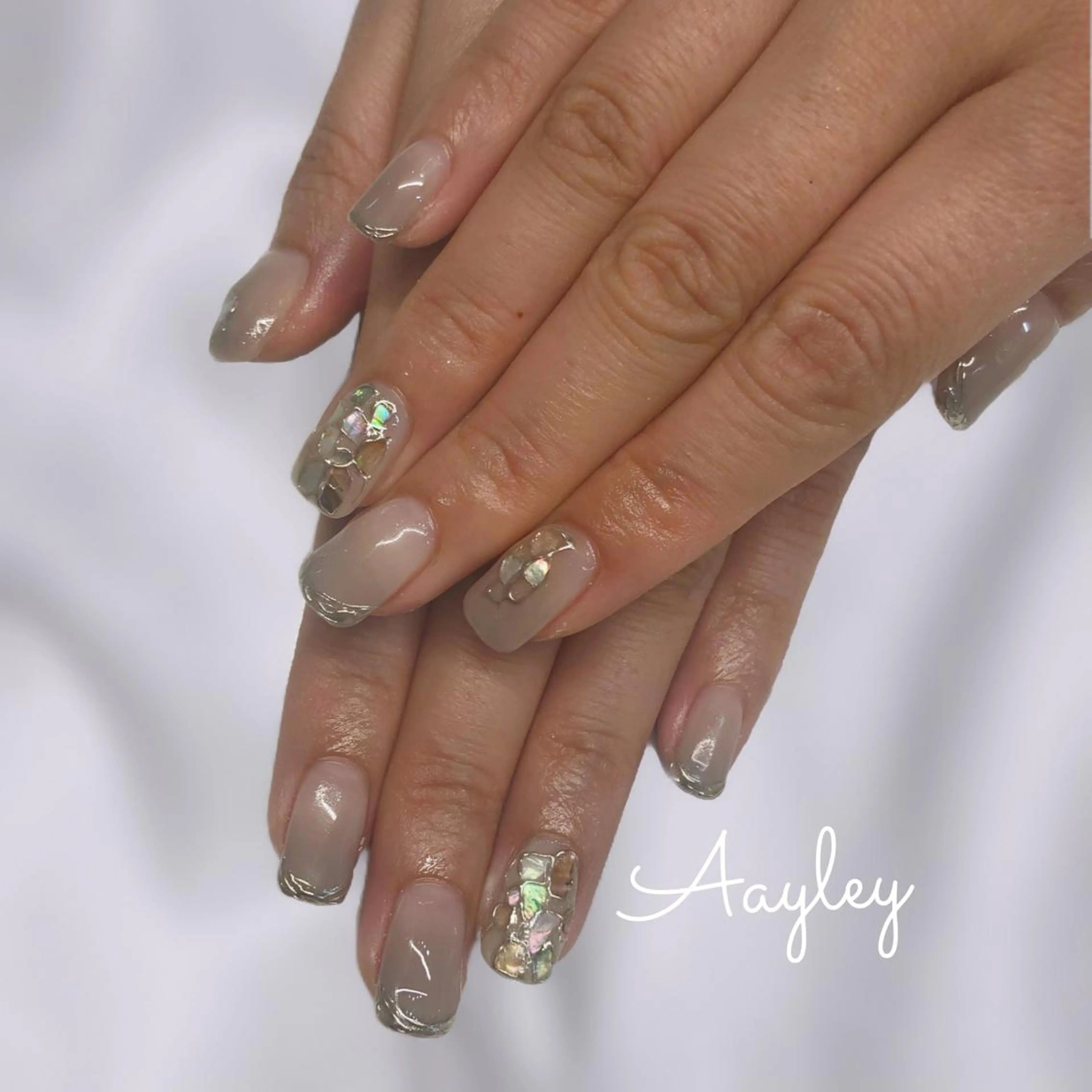 ミディアム カラー ネイル Aayley(アイリー)Salon所属・Aayley アイリ―サロンのネイルデザイン