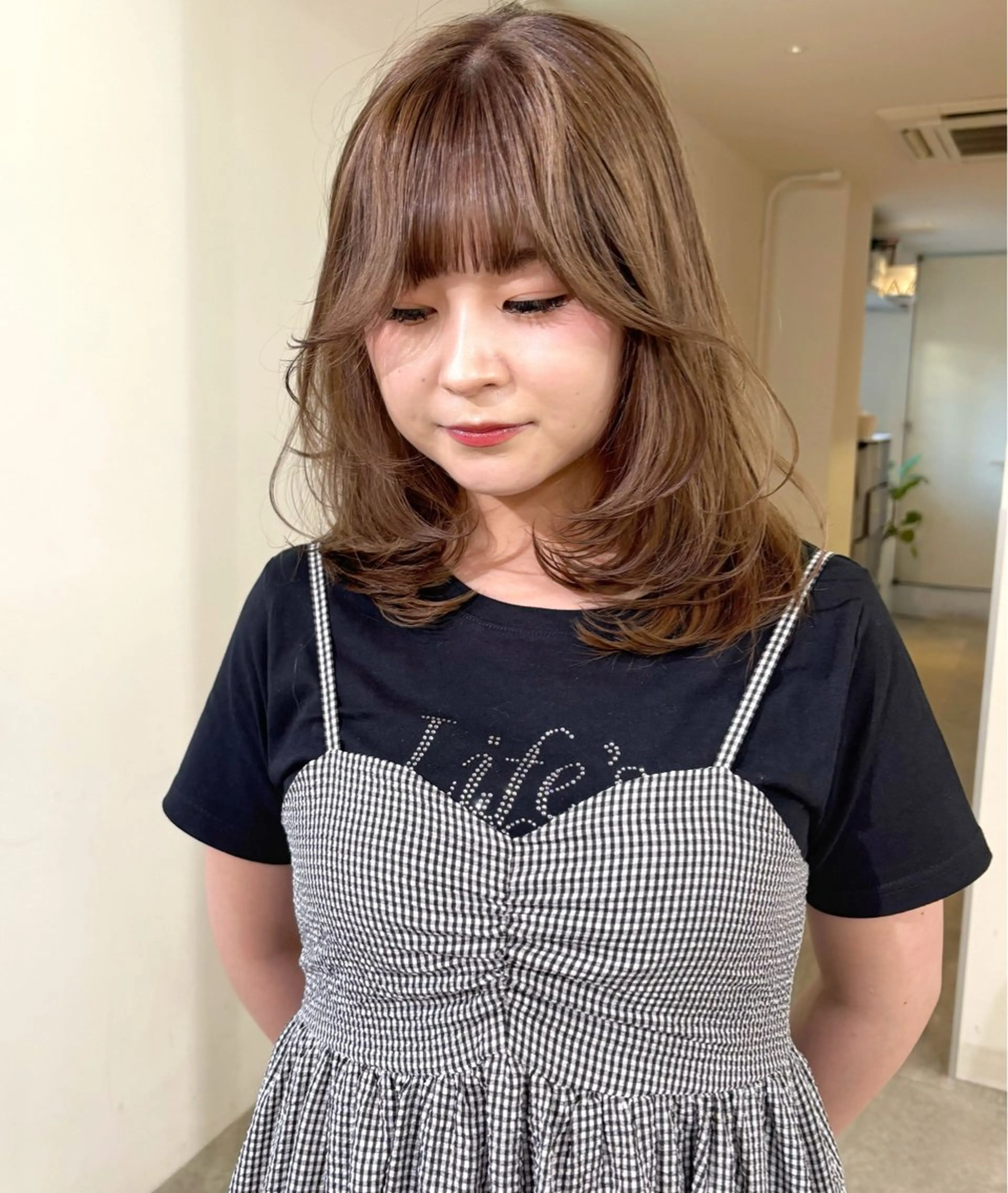 ミディアム カラー ブリーチ 伸ばしかけ レイヤーカット カット ヘアカラー mizuki/ピンク ベージュ.レイヤーのヘアスタイル