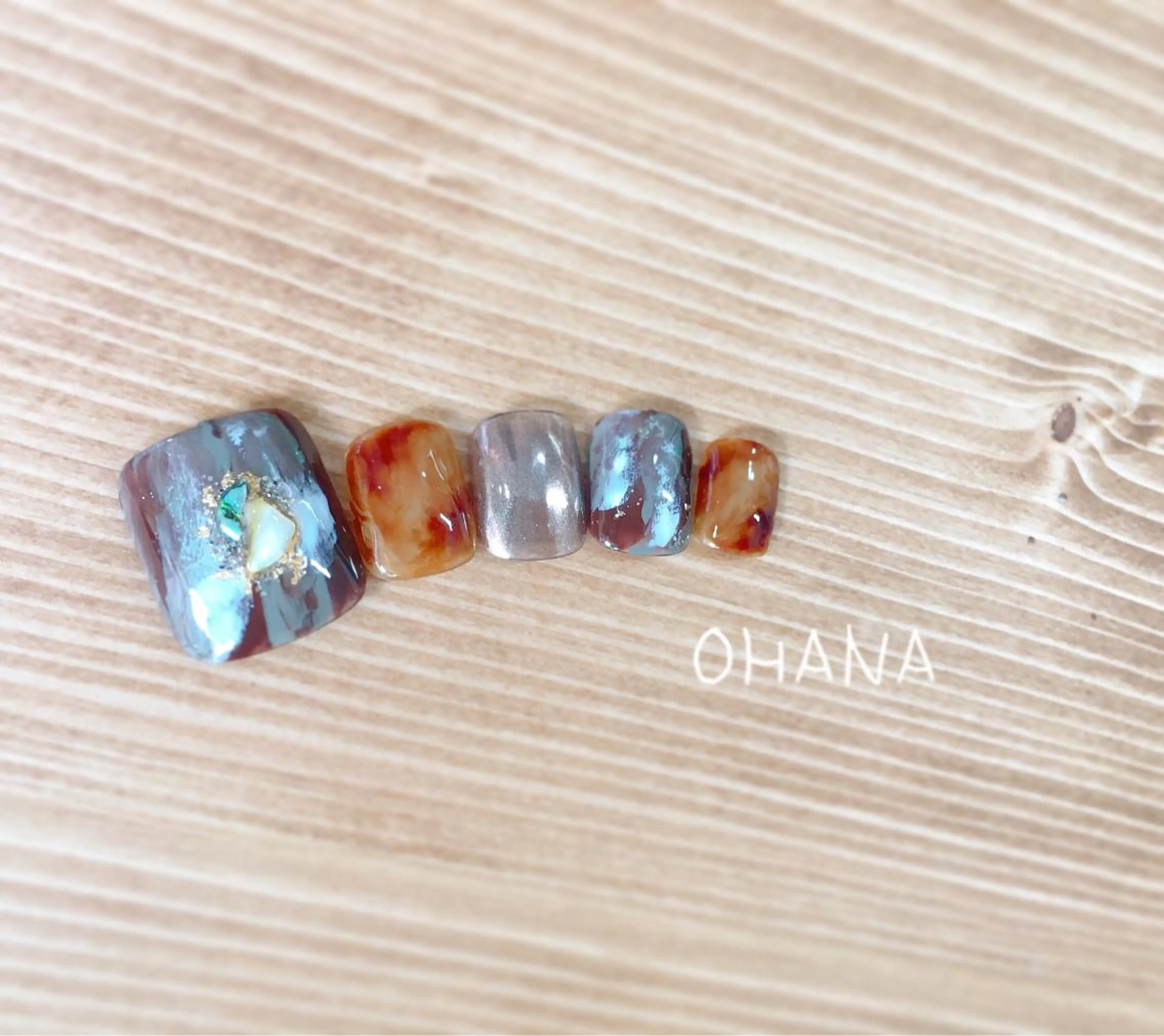 ネイル フットネイル ラメ(グリッター) ラメグラデーション ミラーネイル ニュアンスネイル nailroom  OHANA所属・nailroom OHANA🌴のネイルデザイン