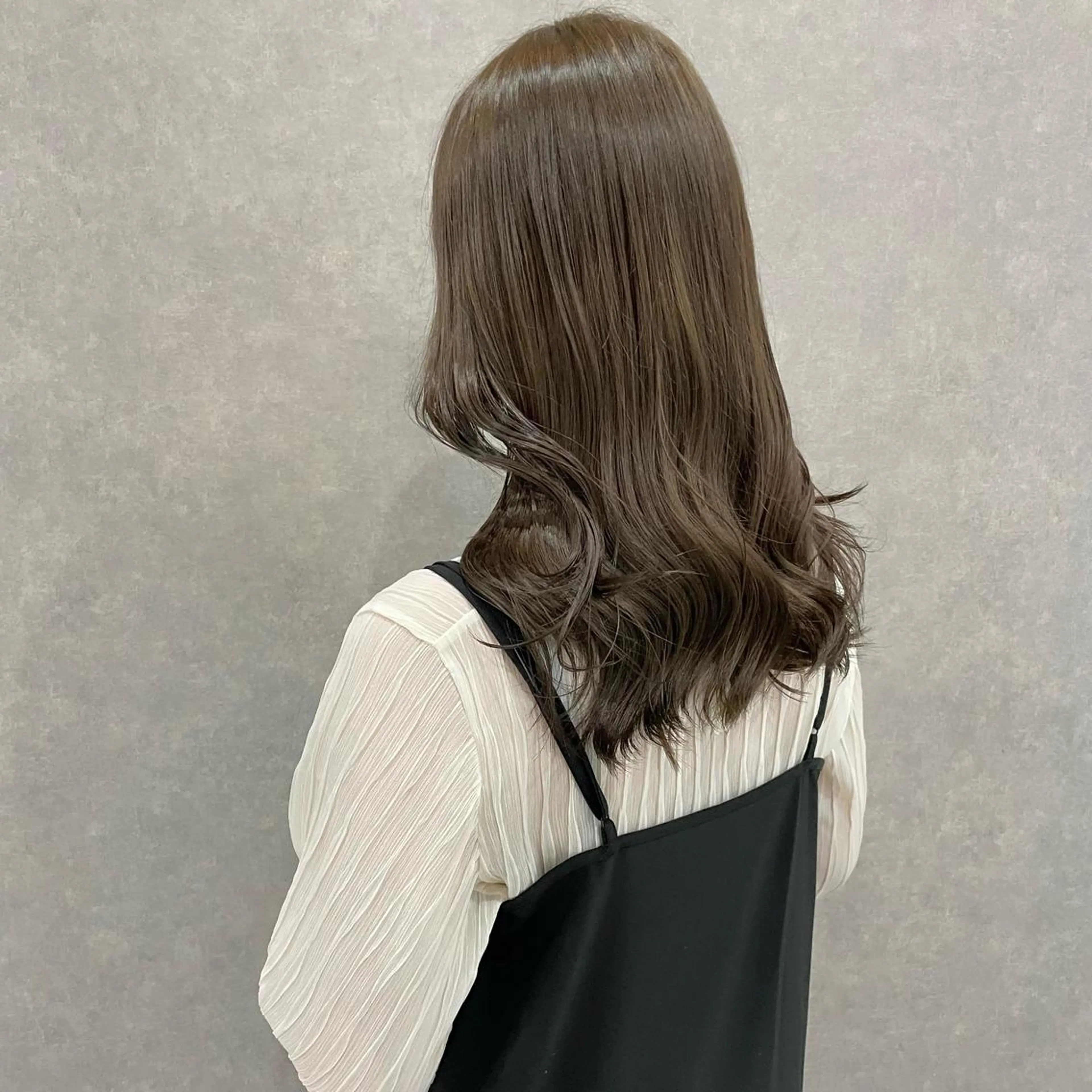 セミロング カラー はちすか るかのヘアスタイル
