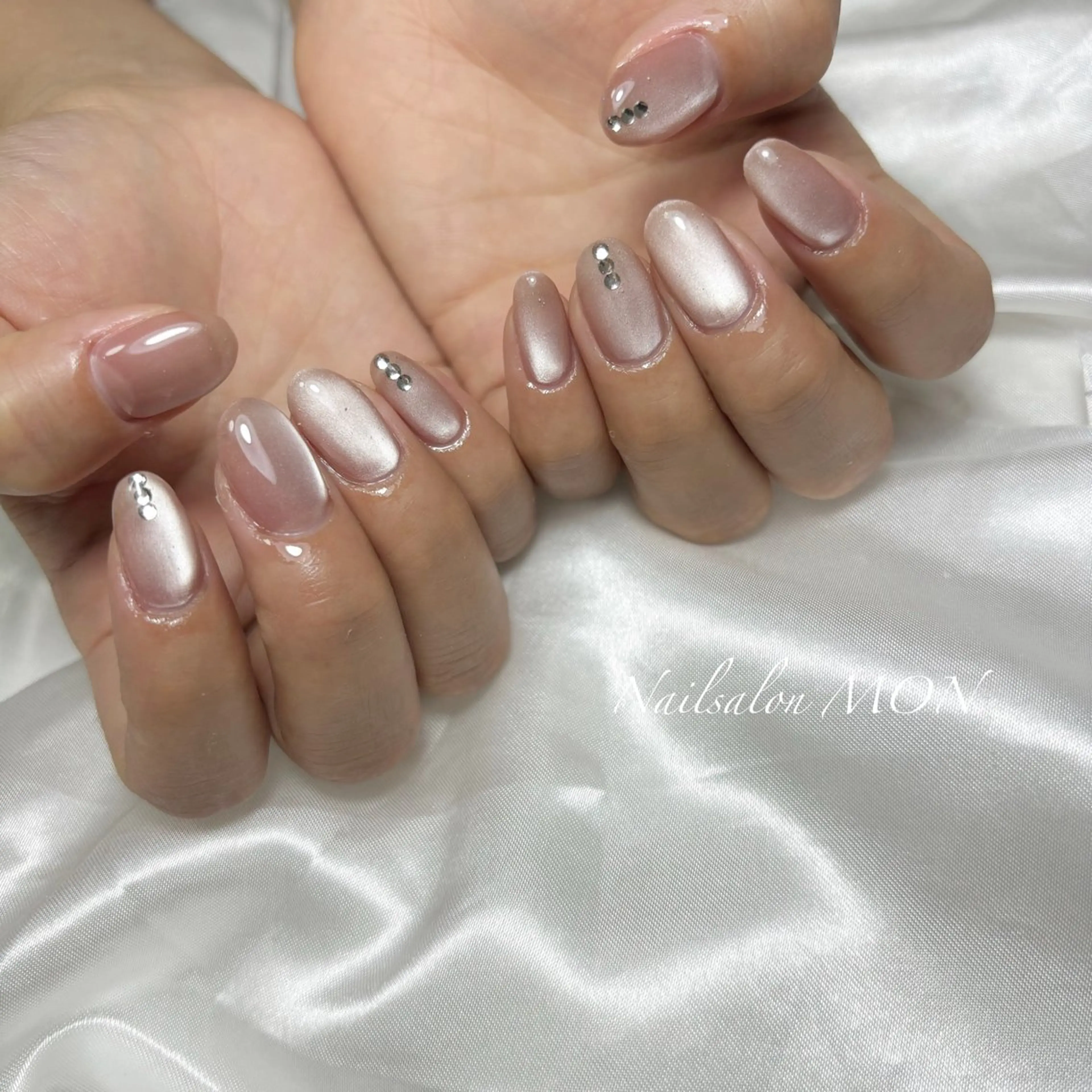 ネイル ストーンネイル ハンドネイル Nailsalon MONのネイルデザイン
