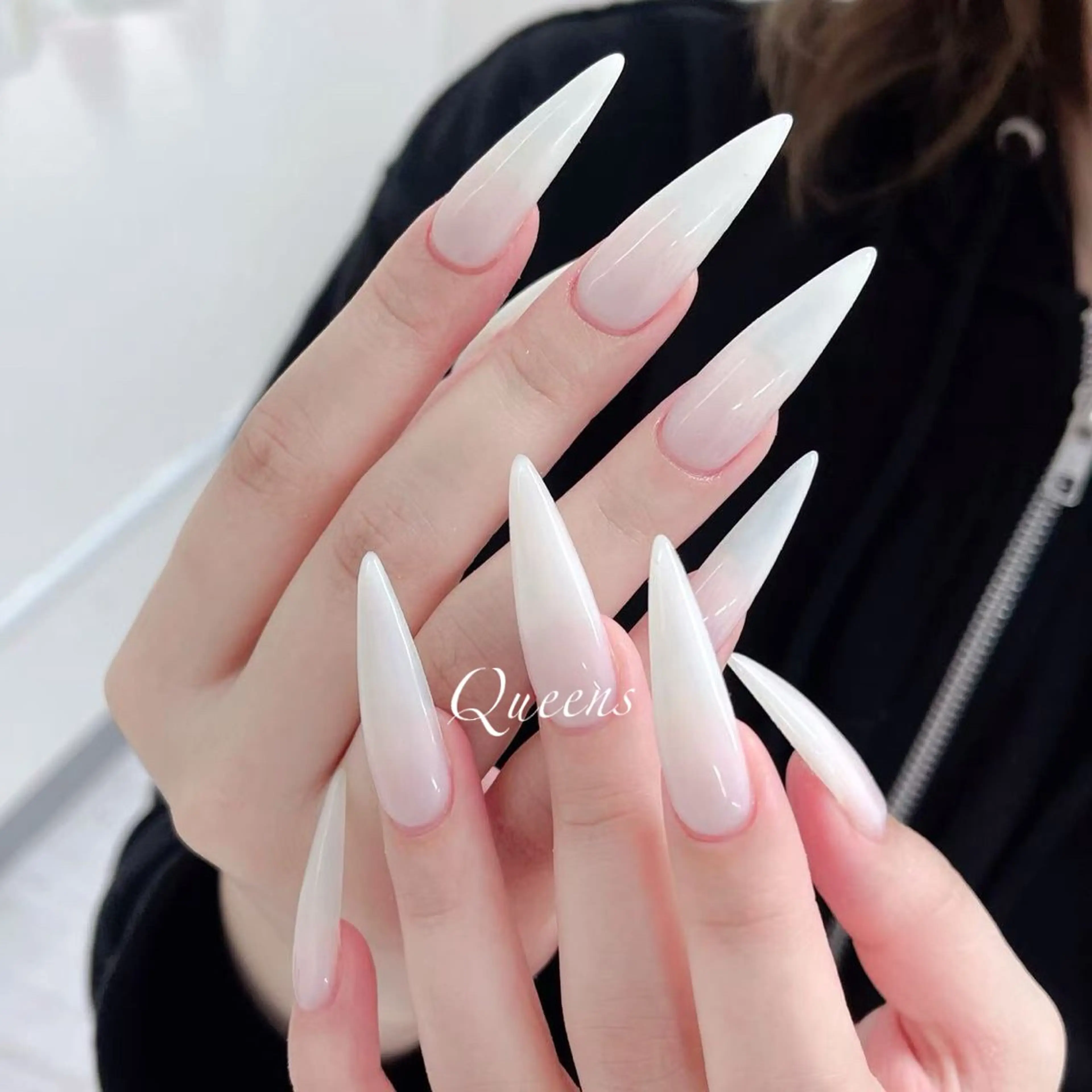 ネイル ハンドネイル Queens テイのネイルデザイン