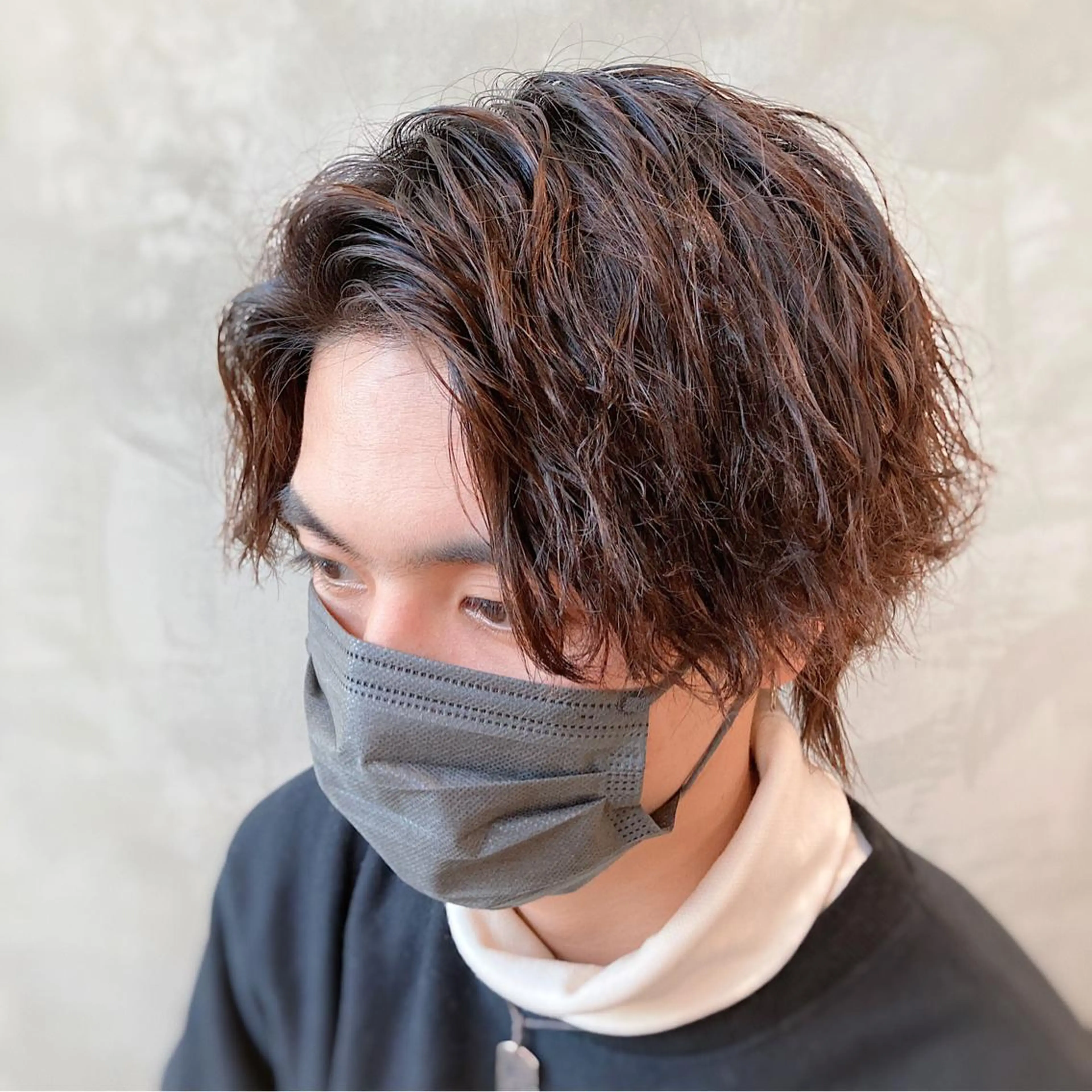 ショート パーマ メンズ メンズブリーチ センターパート メンズパーマ 波巻きスパイラルパー マ/シャドウパーマ駿のヘアスタイル