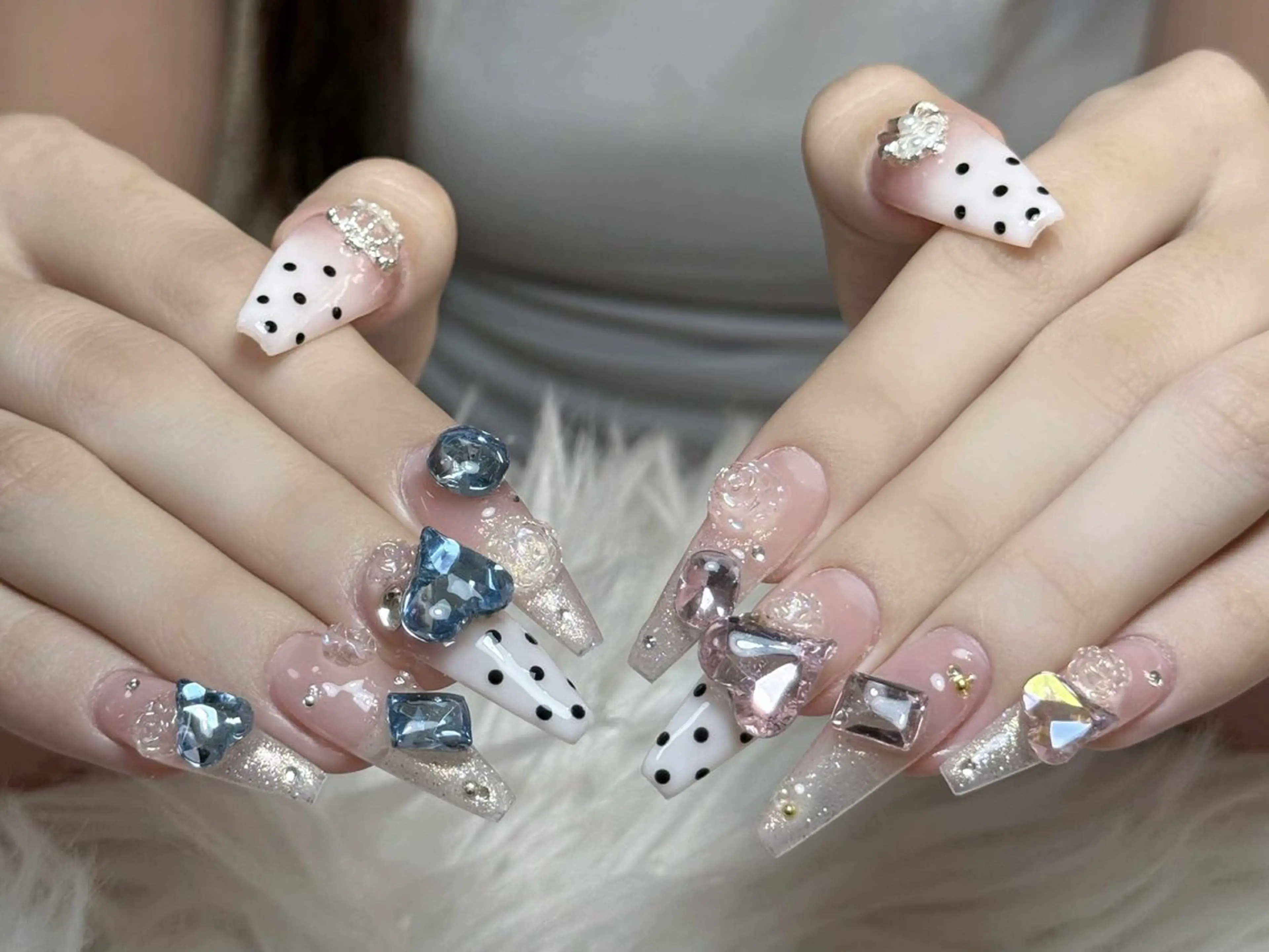 ネイル ボルドー ブラウン チークネイル ドット フットネイル Julli NailStudioのネイルデザイン