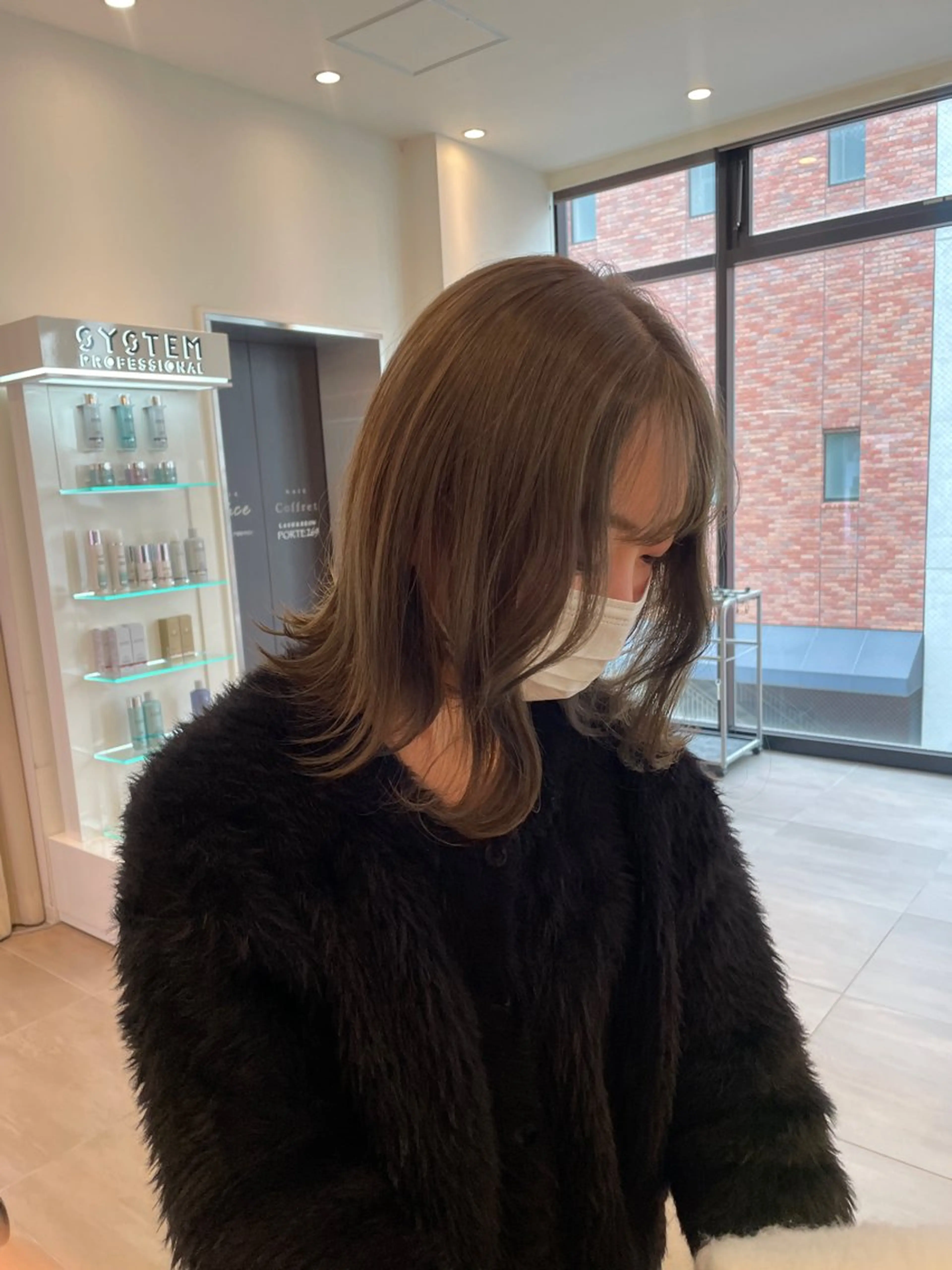 ミディアム ヘアカラー 平井 よし乃のヘアスタイル