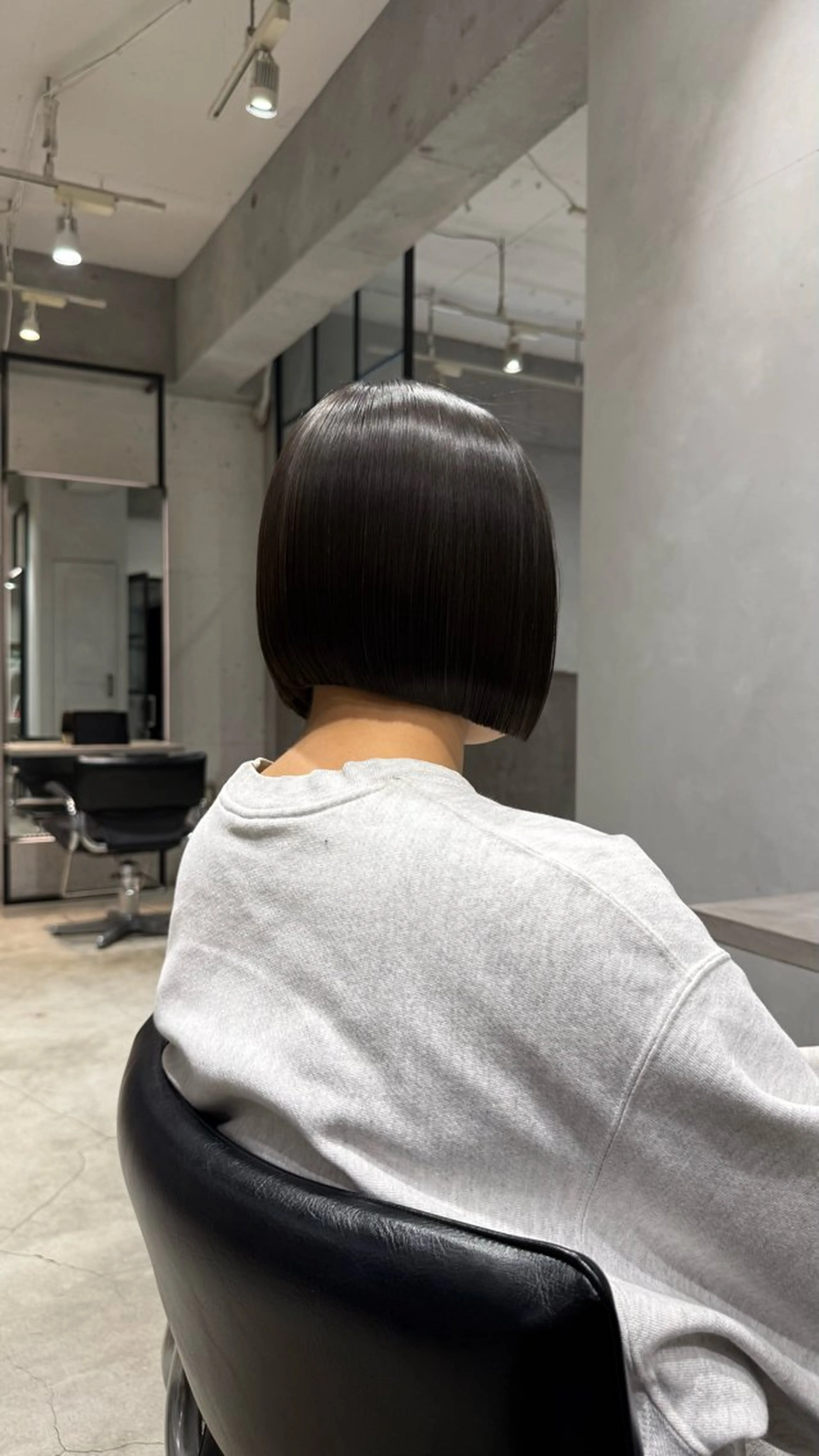 ショート あんな🦋レイヤー カット/透明感カラーのヘアスタイル