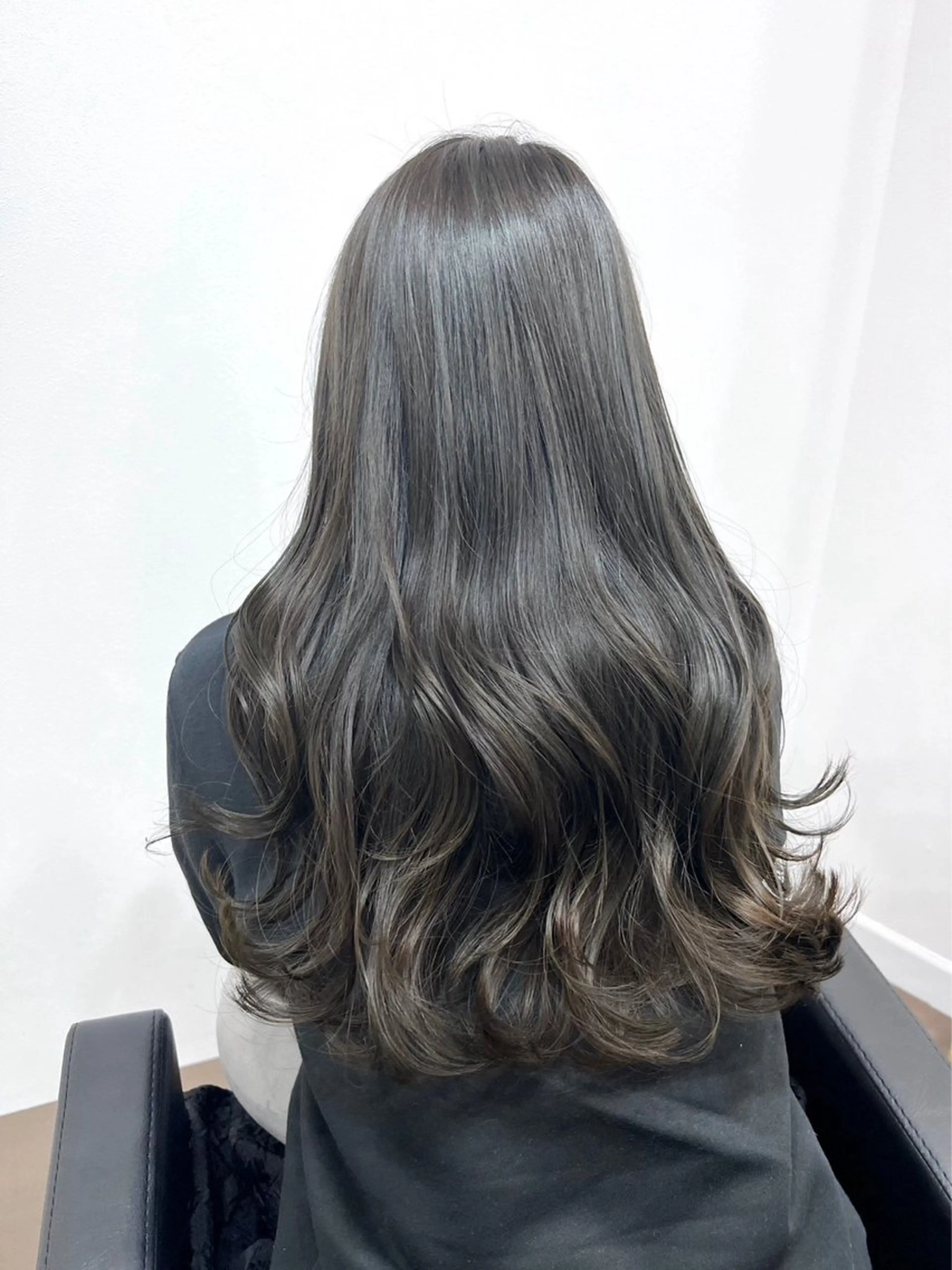 ロング カラー 透明感カラー グレージュ 神戸ボブ✂️ ioe三宮/田 伸佳のヘアスタイル