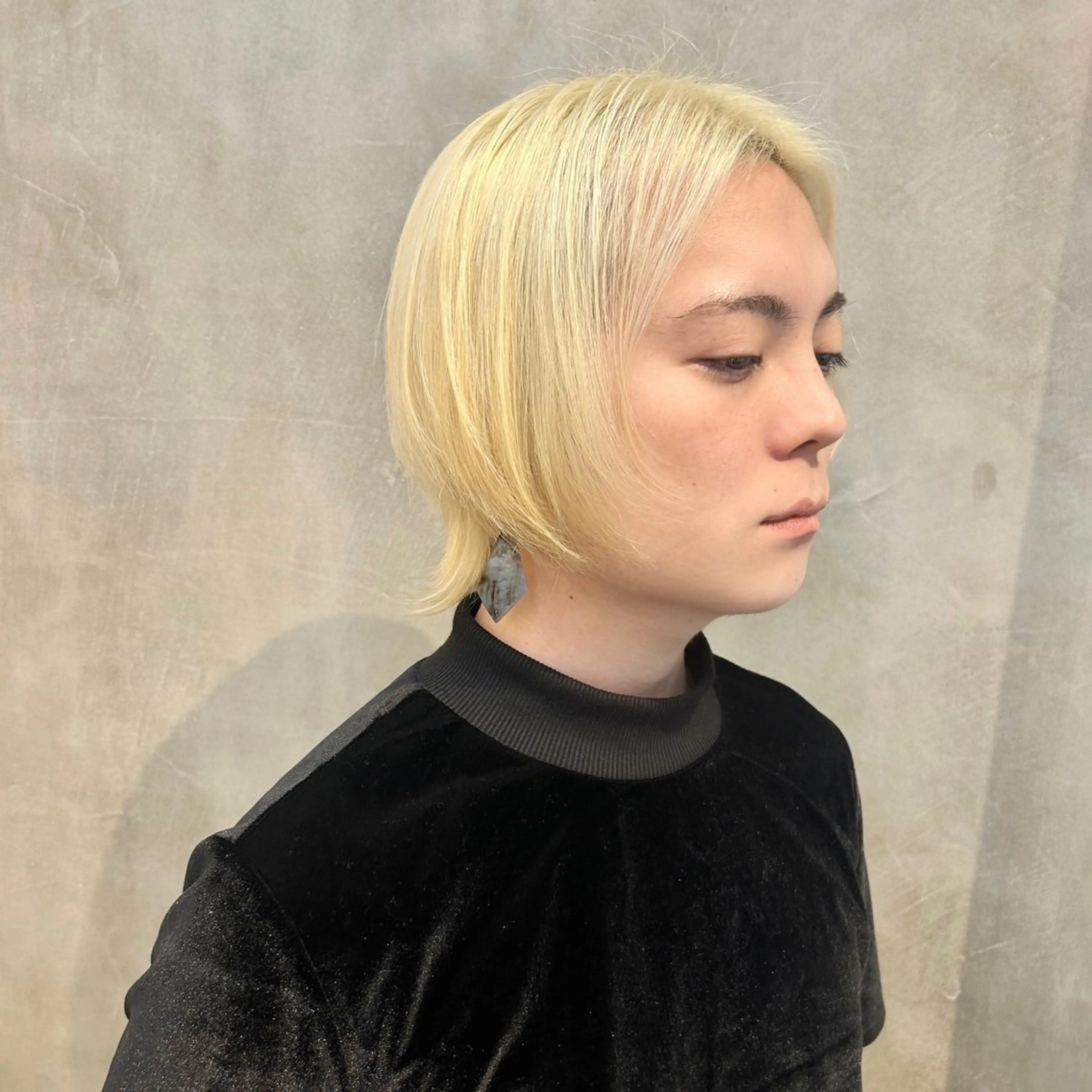 ミディアム カラー メンズ écouter所属・ショート/ウルフ ハイトーン/カイセイのヘアスタイル