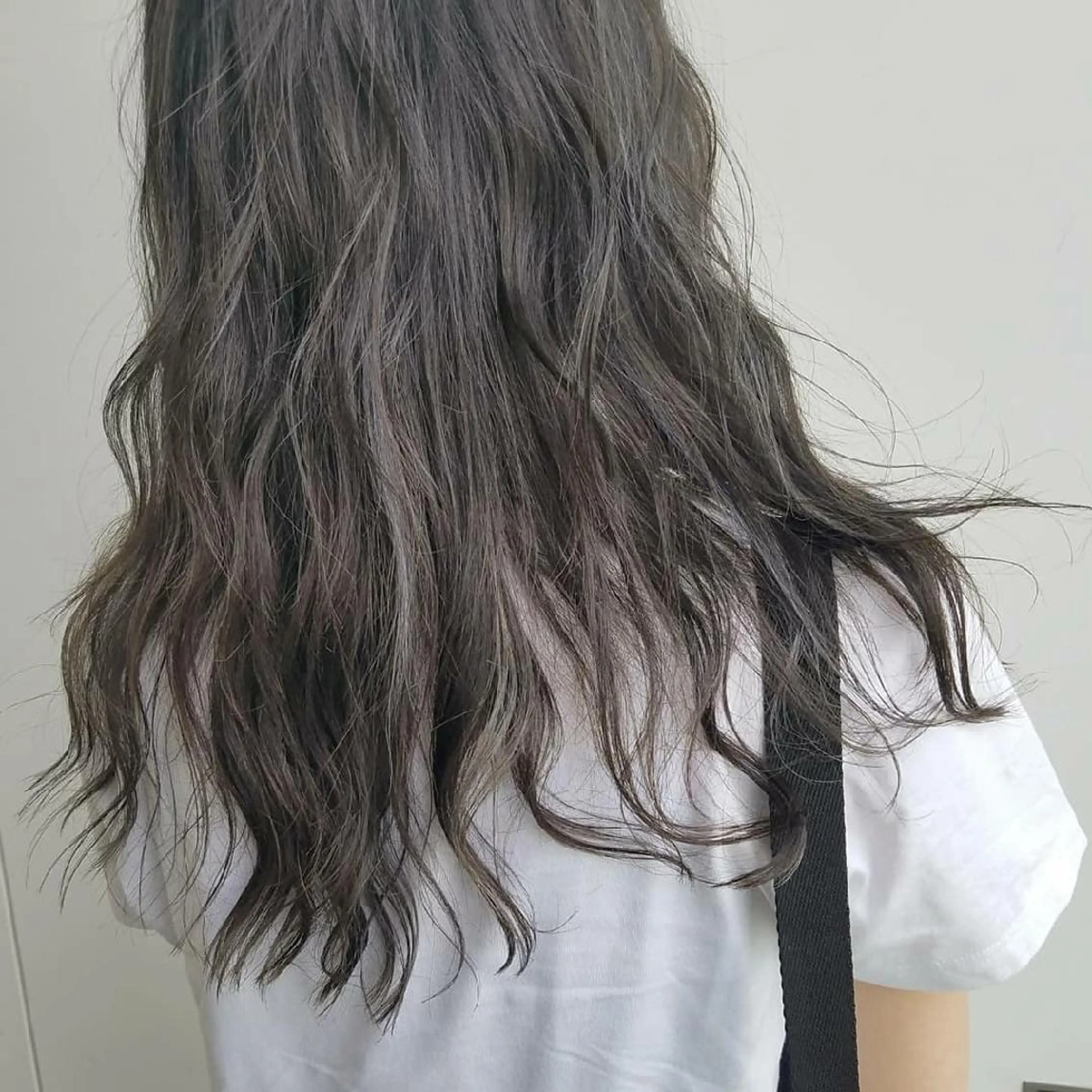 カラー セミロング パーマ ヘアアレンジ マツエク・マツパ アッシュ ハイライトカラー ミント ハイライト iplus まつげ、眉毛、耳つぼのマツエク・マツパデザイン