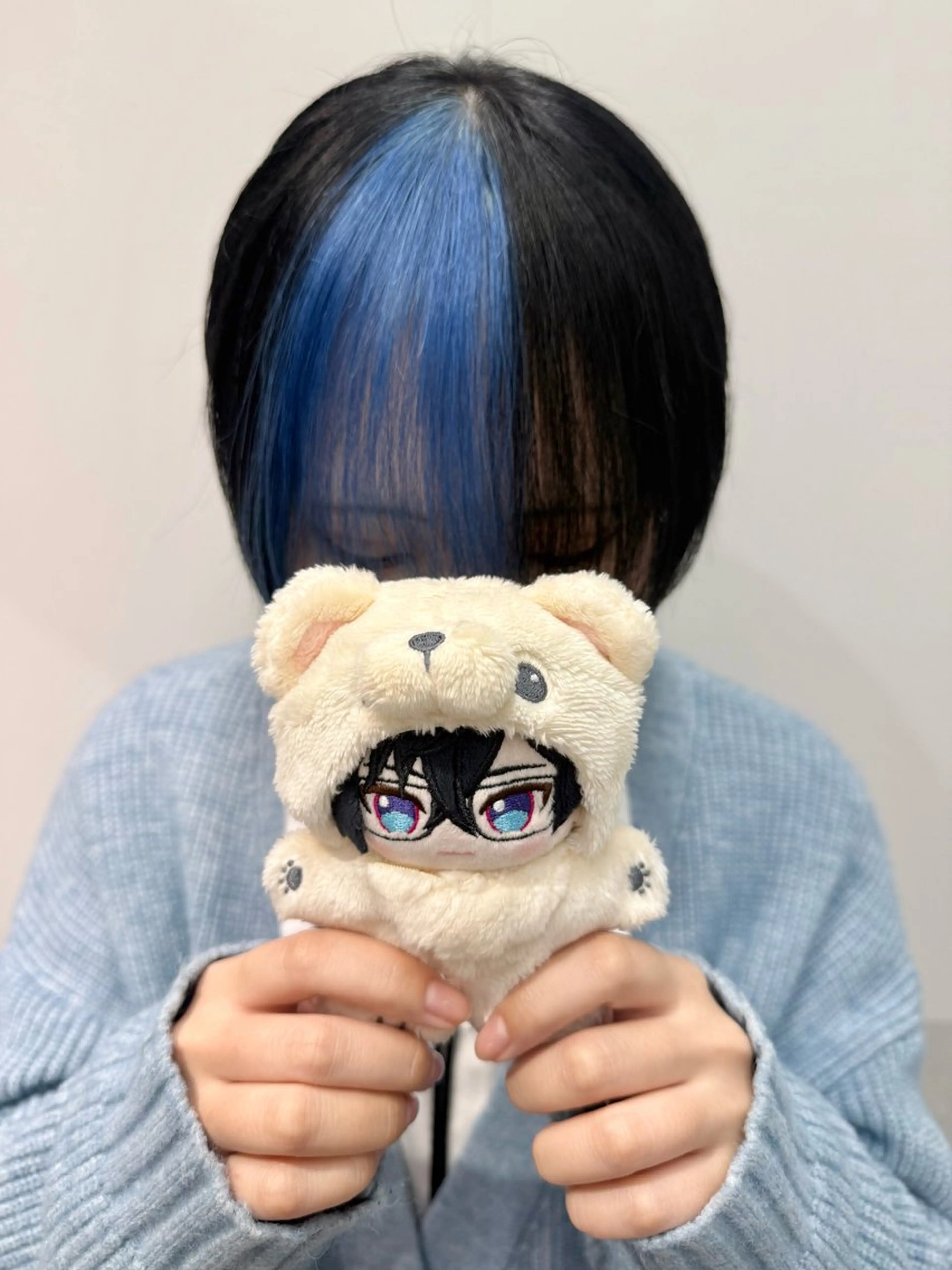 セミロング カラー 黒髪 ブリーチ ブルーカラー ケアブリーチ デザインカラー ヘアカラー トリートメント インナーカラー/推し ウルフ/アニメカラーのヘアスタイル