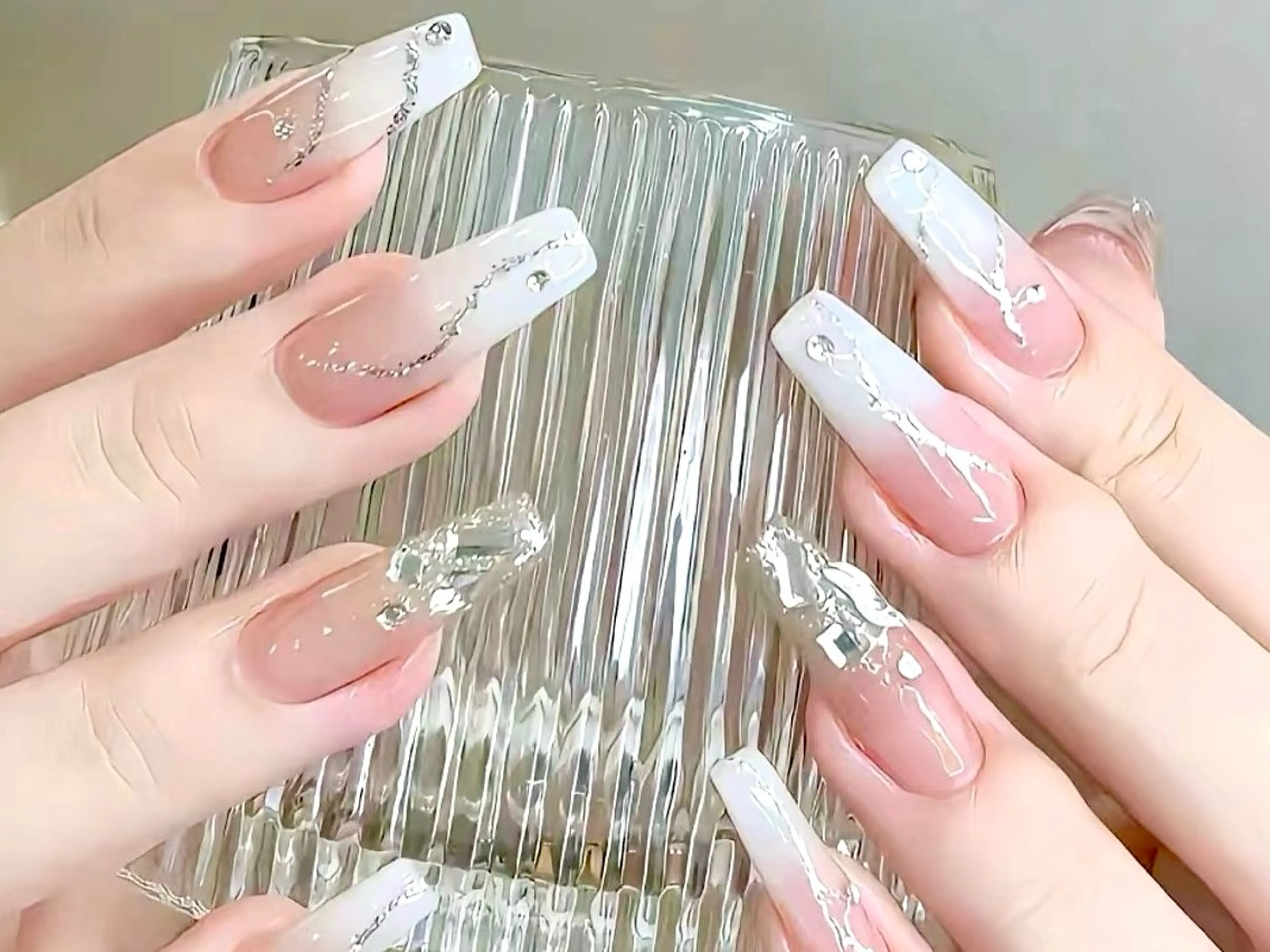 キッズ ネイル 長さ出し フットネイル フレンチネイル ジェルネイル ガーリー ハンドネイル NYネイルサロン　千葉中央店所属・NYネイルサロン 千葉中央店のネイルデザイン